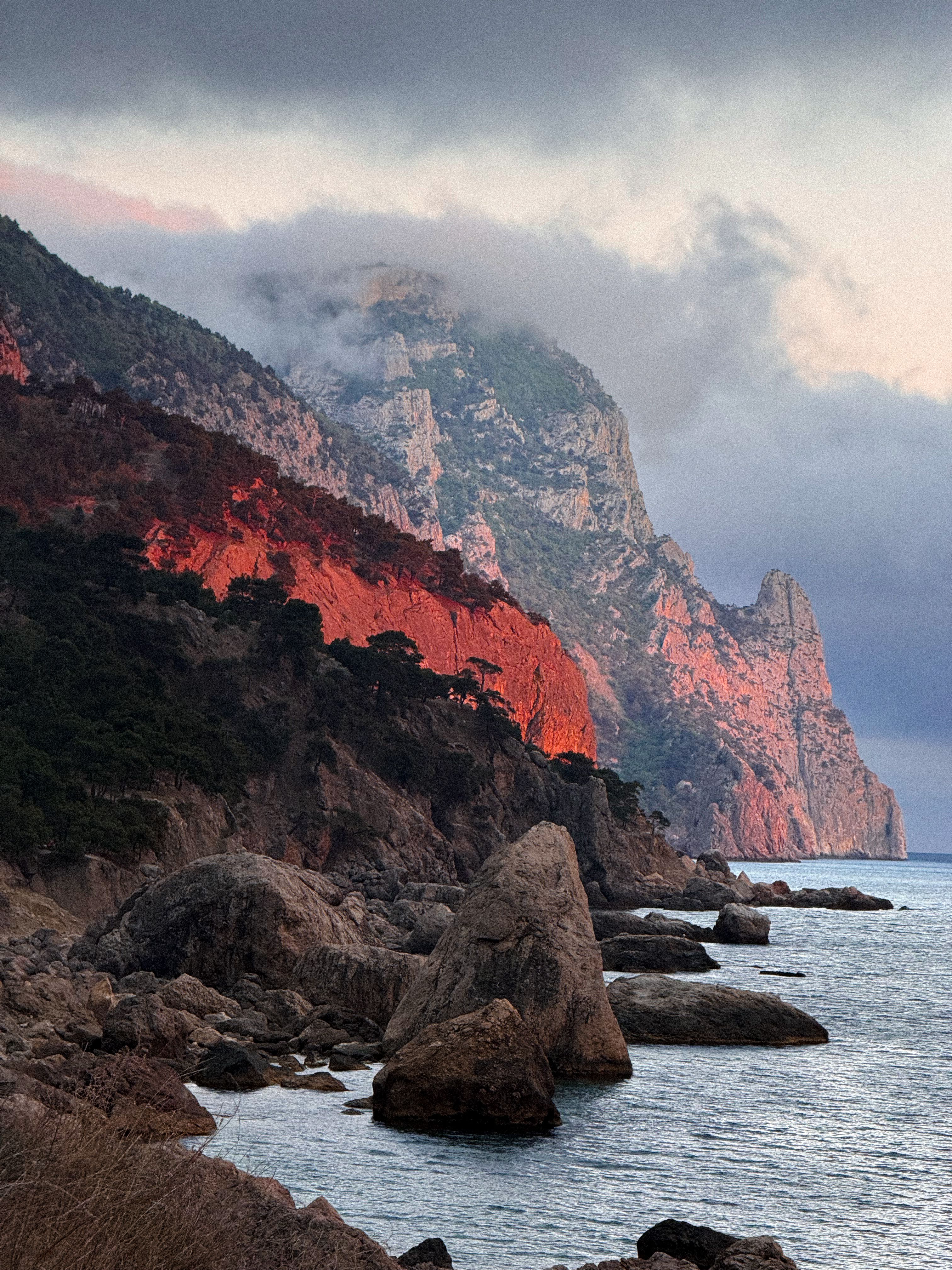 Dramatic Coastal Cliffs at Sunset · Free Stock Photo