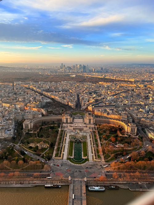 Free Breathtaking aerial view of the Palais de Chaillot in Paris during sunset, capturing the vibrant cityscape and skyline. Stock Photo
