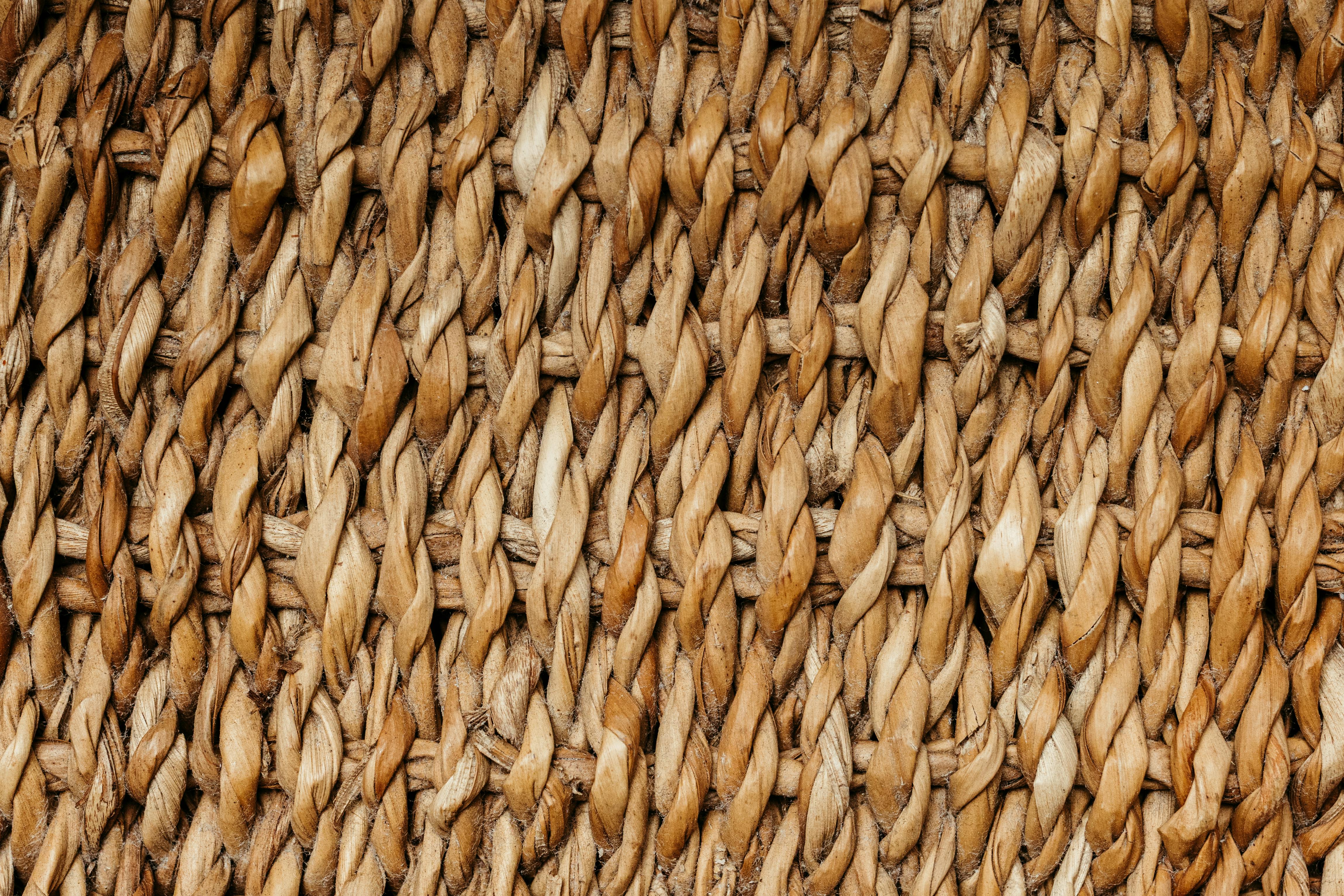 Kostnadsfria Detaljerad närbild av vävd halmstruktur perfekt för bakgrunder och designprojekt. Stock foto