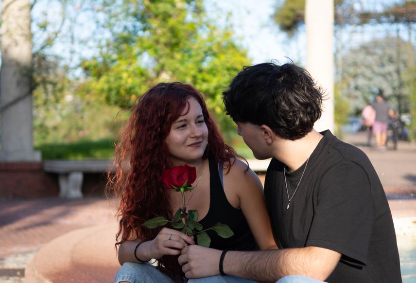 Online dating: starting a conversation on a niche platform