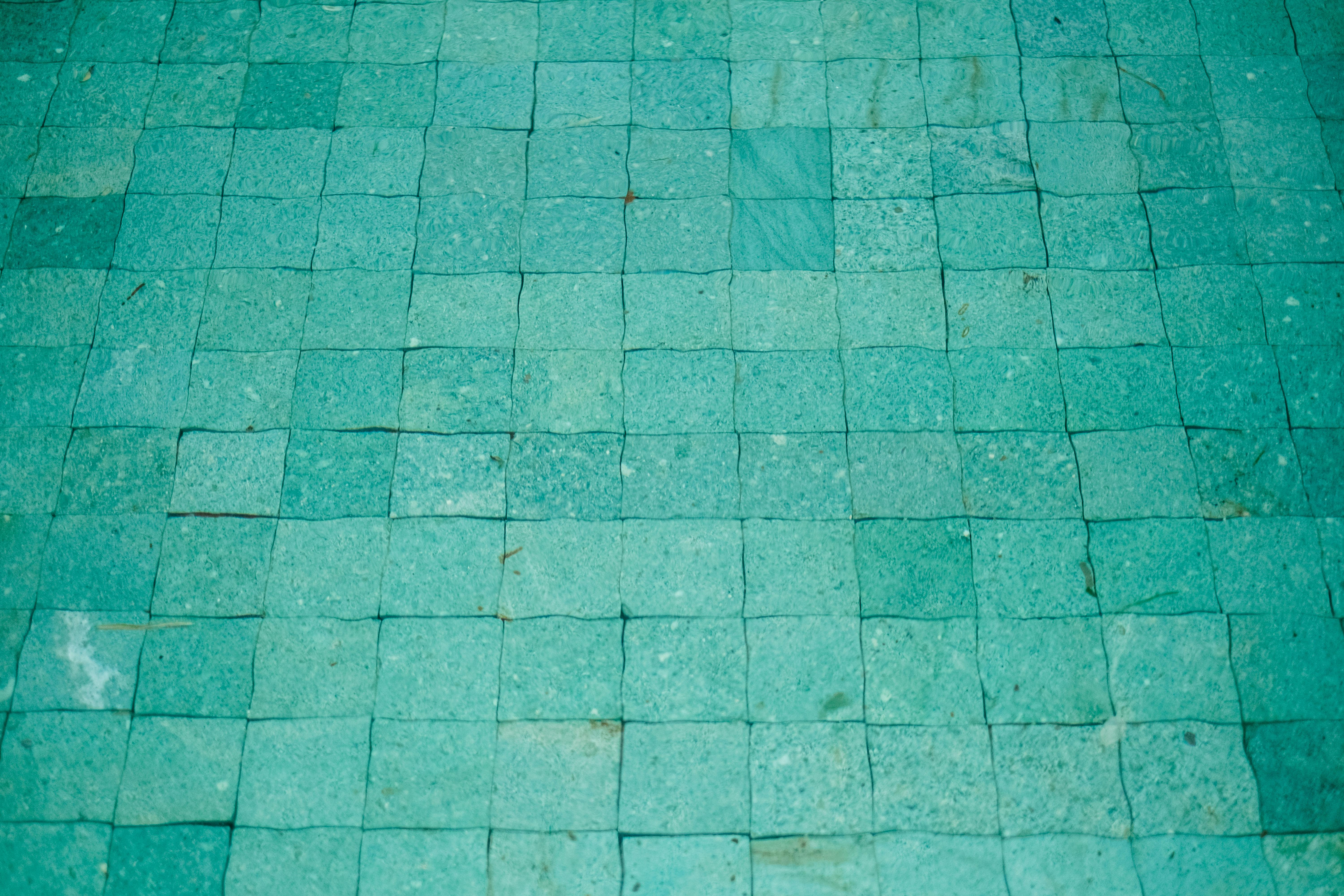 Gratis Primo piano di un mosaico di piastrelle con texture color acquamarina, ideale per sfondi o elementi di design. Foto a disposizione