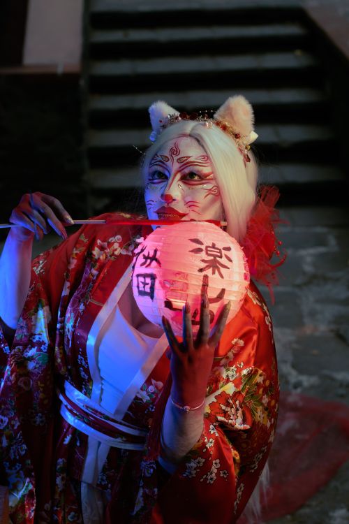 Free A woman in a kimono and makeup holds a lit lantern in Ciudad de México. Stock Photo