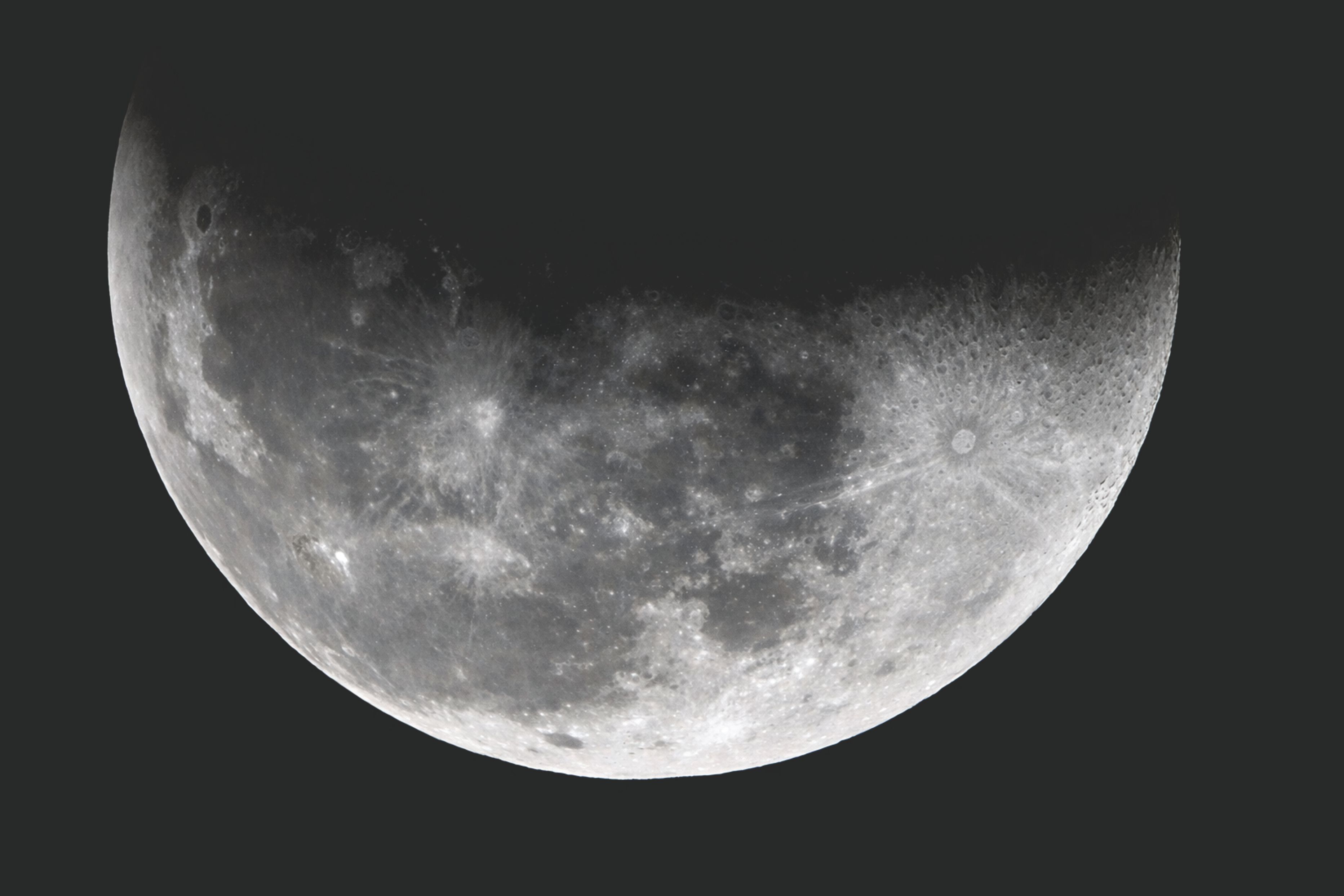 Capture of a waxing gibbous moon illuminating the night sky over Palmas, Tocantins, Brazil.