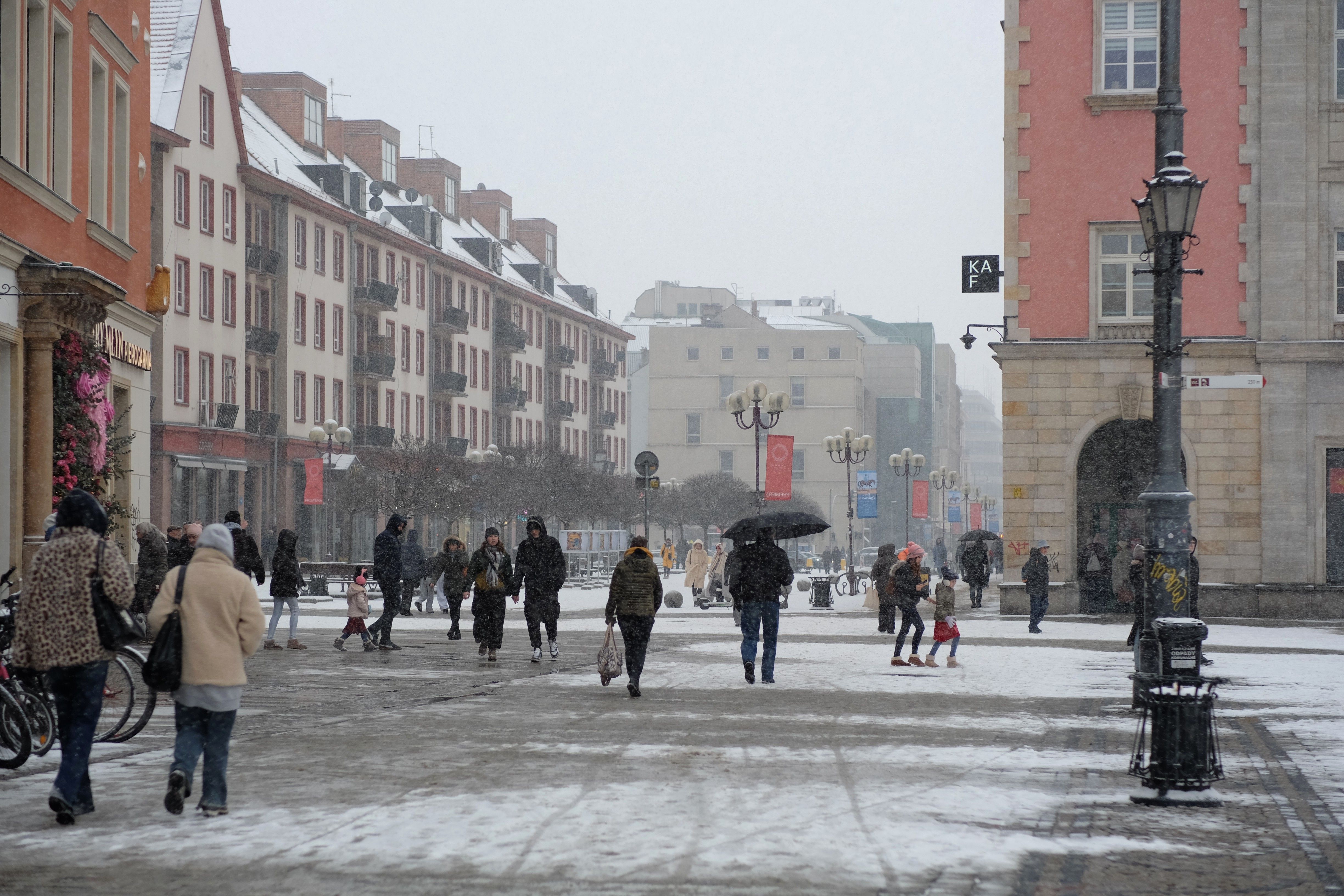 Snowy City Street with Pedestrians in Winter · Free Stock Photo