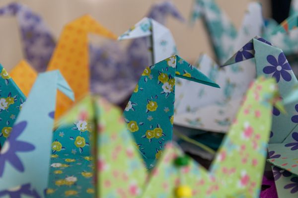 Grous de origami com padrões florais
