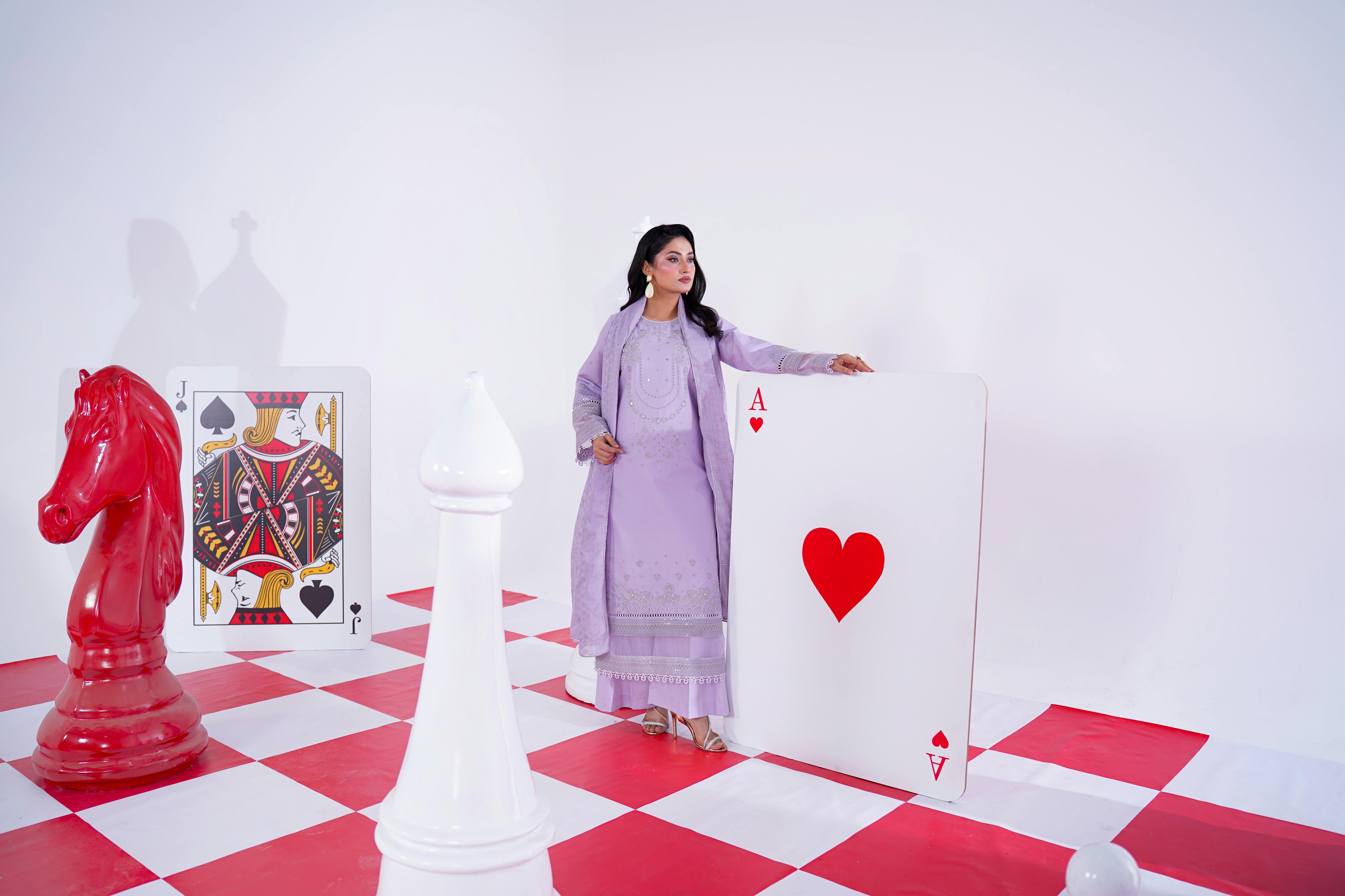 女王生活的表面光鮮，實際上卻隱藏著不為人知的辛酸