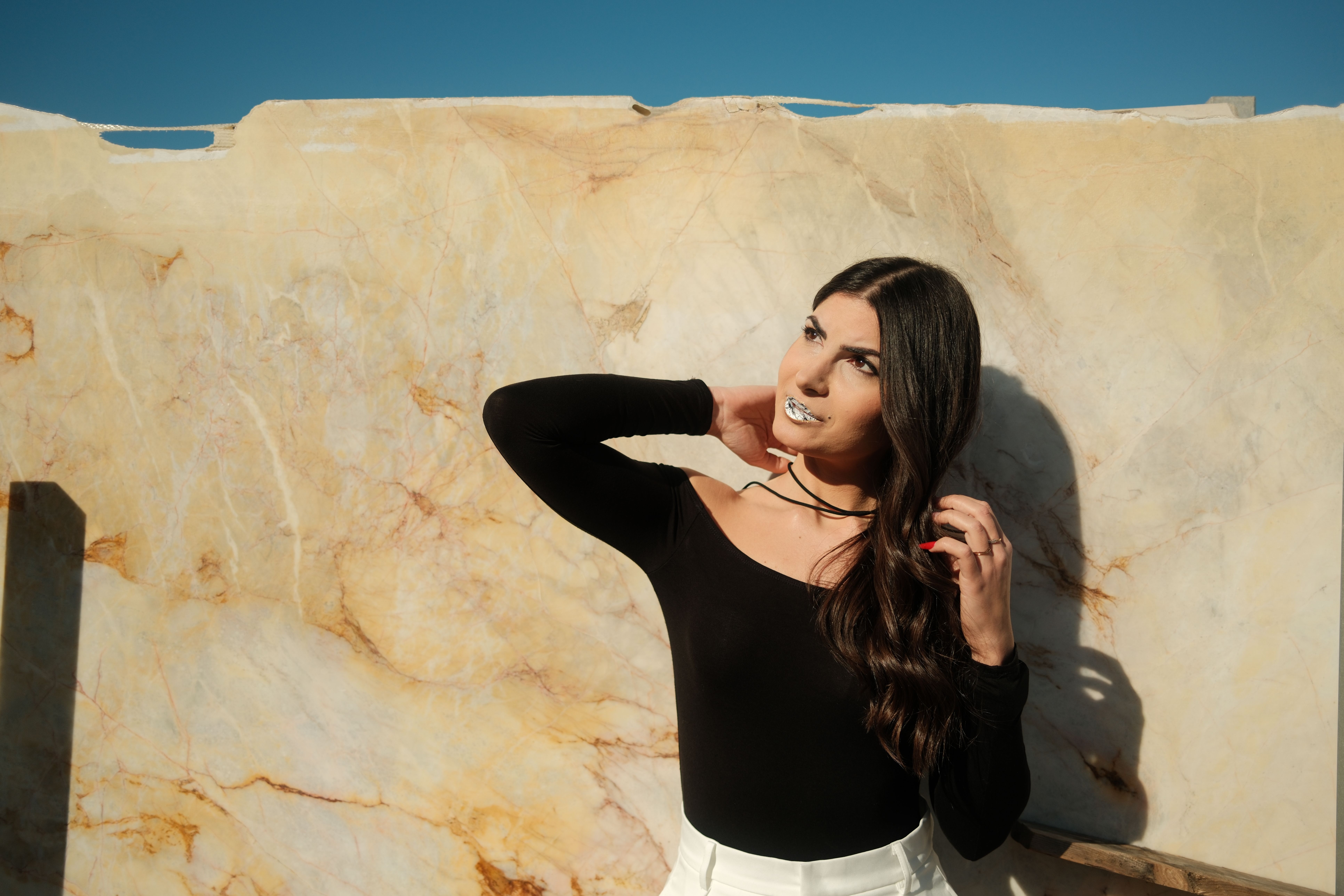 Shannon Elizabeth says she made $1.2 million in her first week on OnlyFans — what it says about the new creator economy — Pho