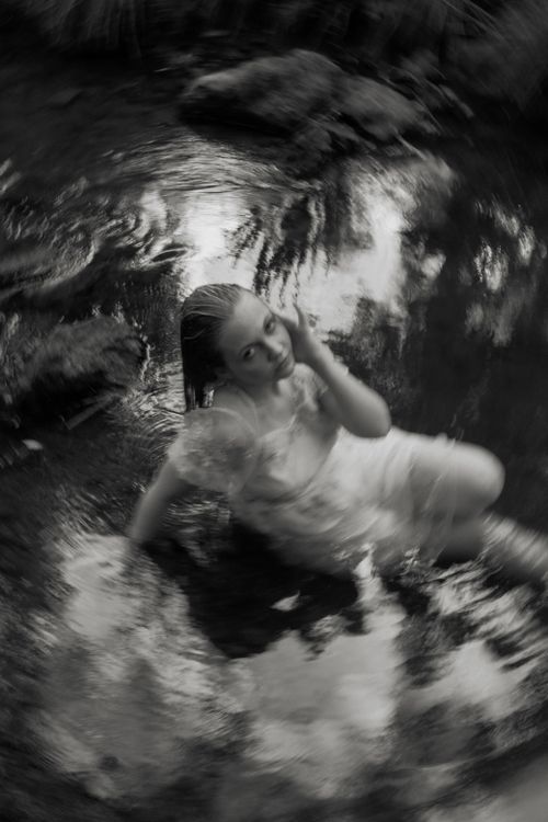 Free Artistic portrait of a girl in a pond with a dreamy atmosphere. Stock Photo