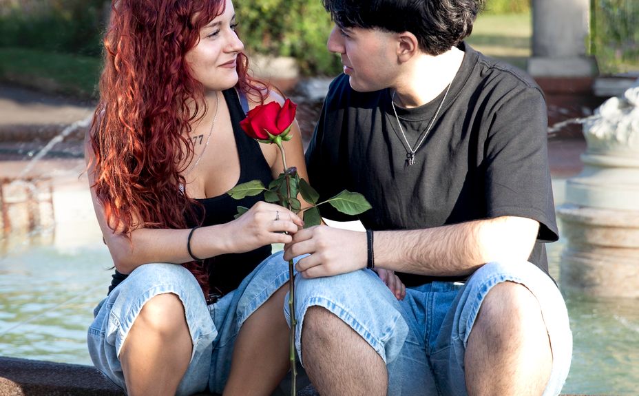 Online dating: starting a conversation on a niche platform