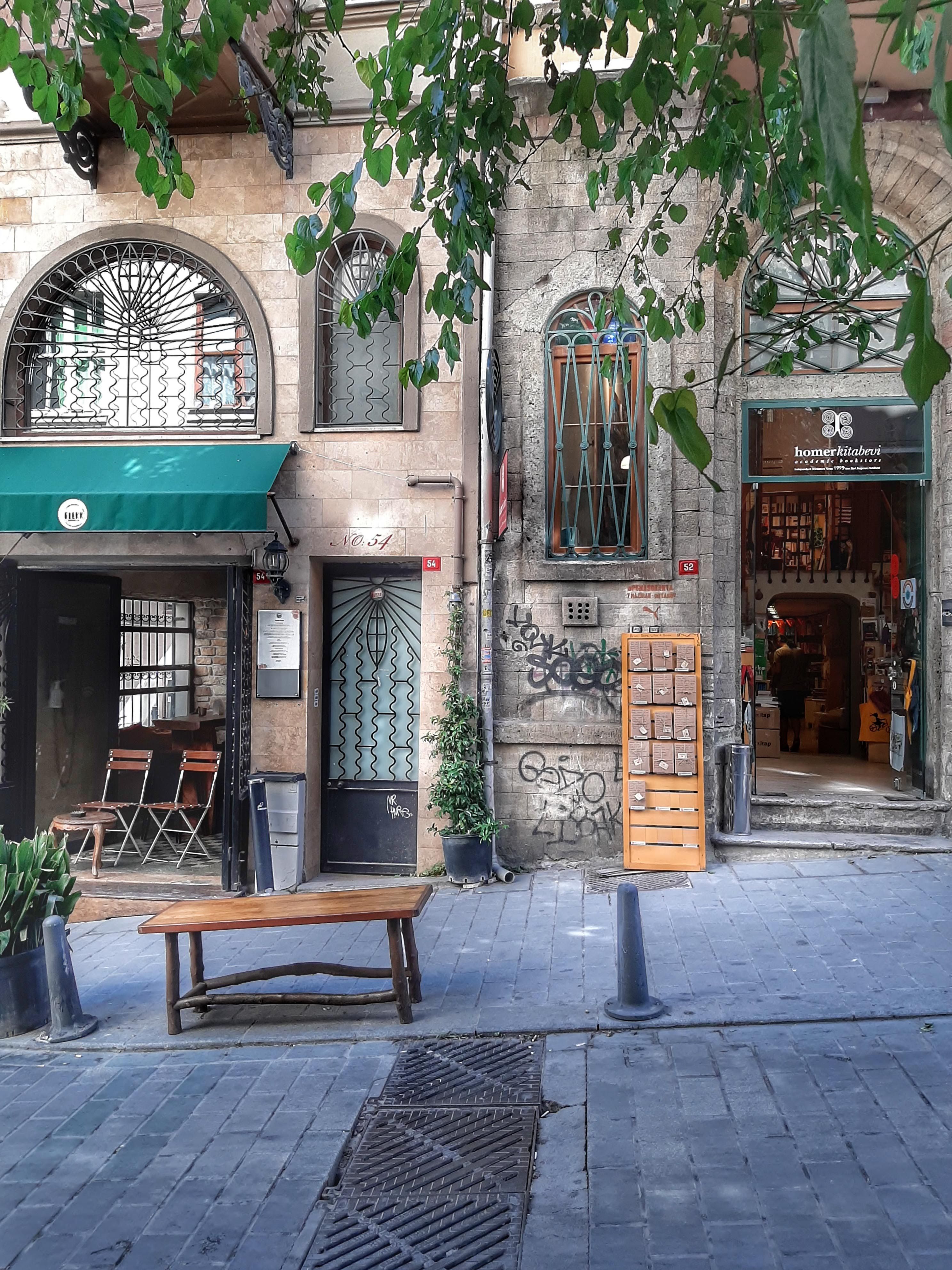 Charming Street View of Historic Building Facade · Free Stock Photo