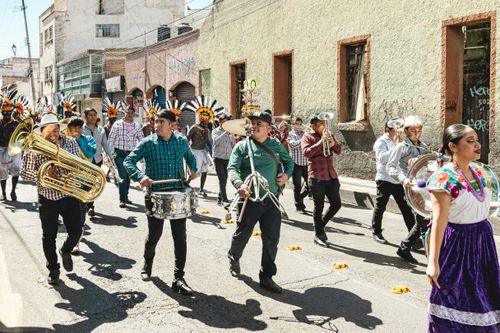 Free Colorful street parade showcasing traditional Mexican attire and music in Pachuca de Soto. Stock Photo
