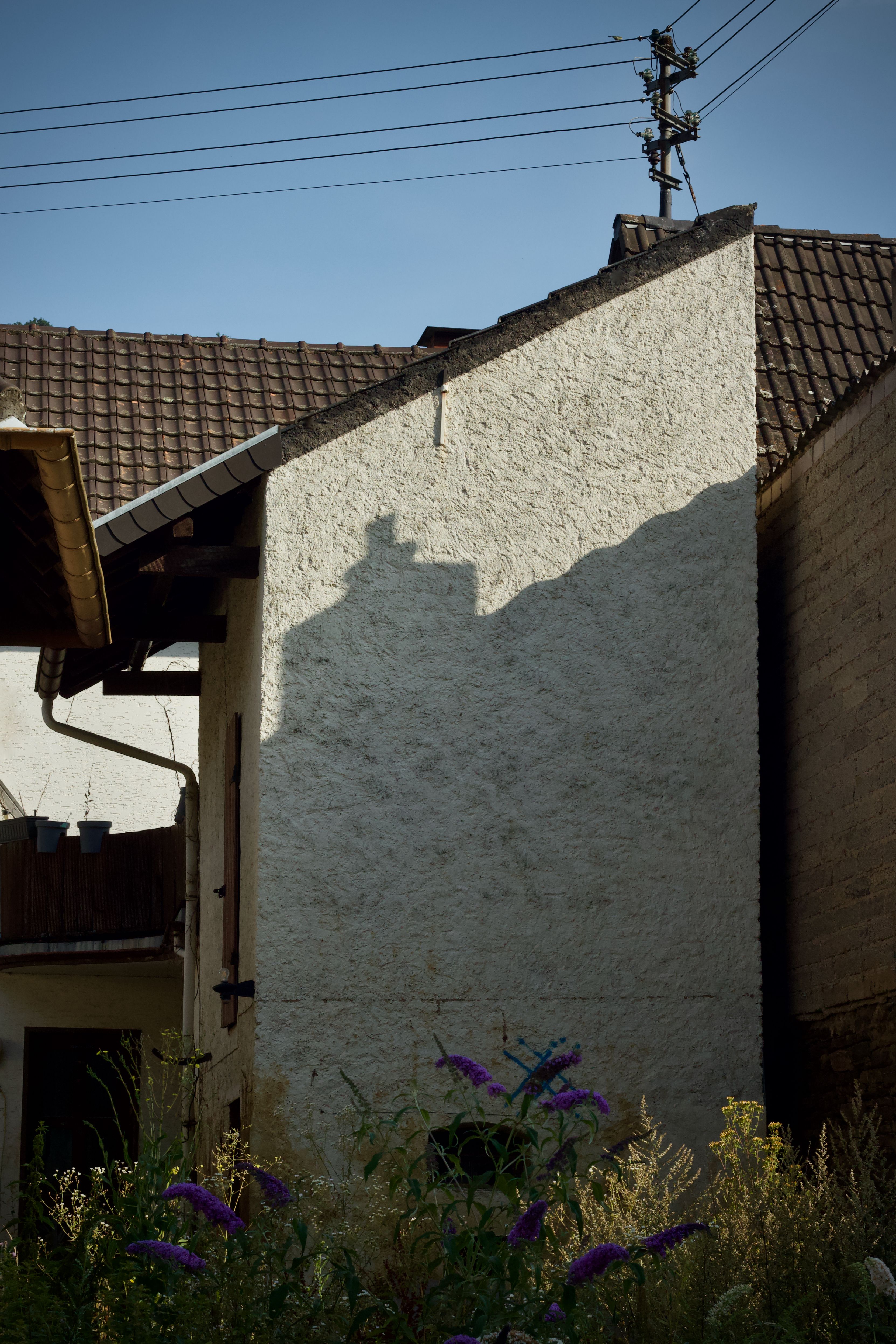 Rural House Exteriors with Shadow Patterns · Free Stock Photo