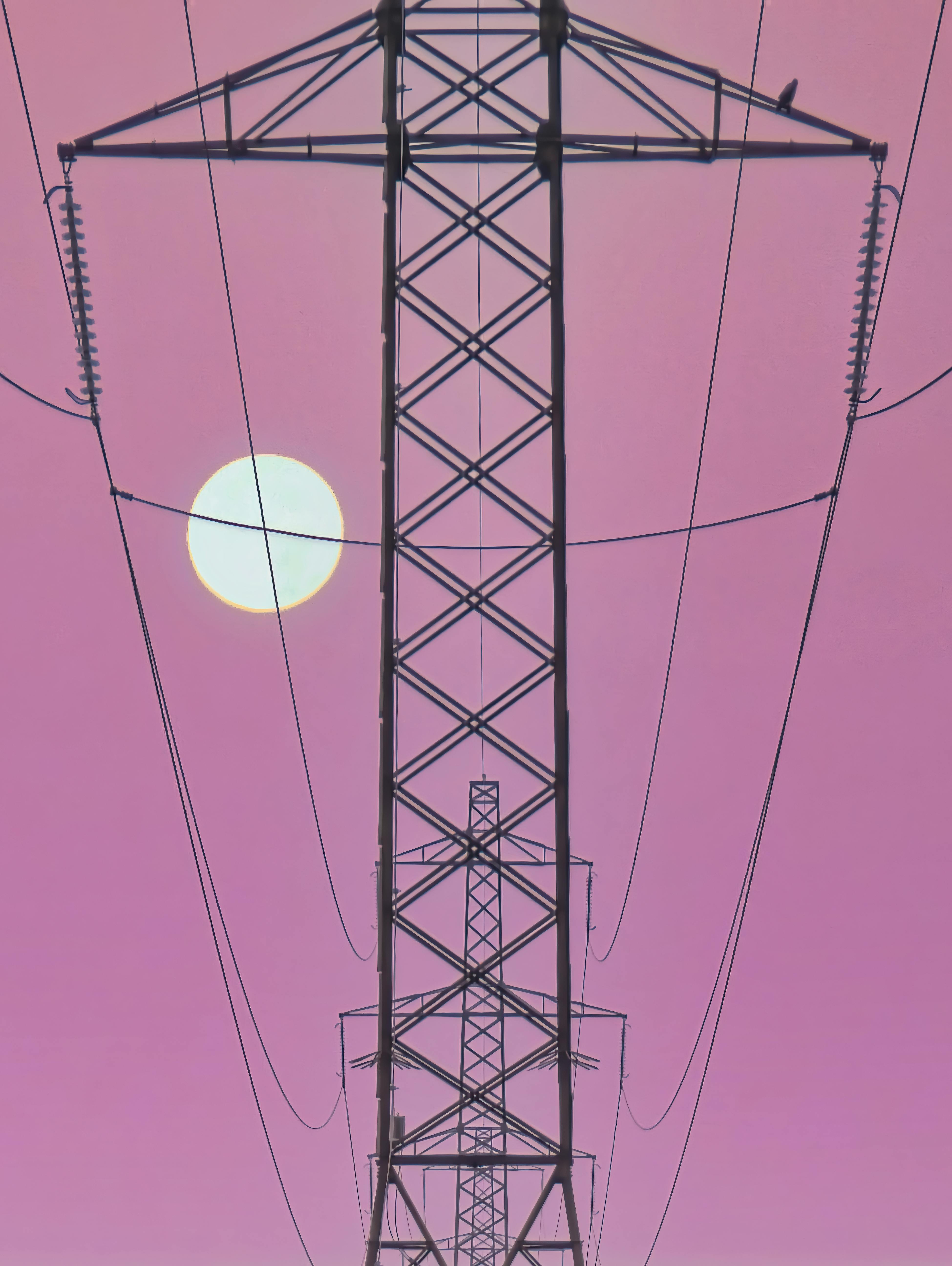 Gratuit Silueta unui turn de linie electrică pe fundalul unui apus de soare violet intens. Fotografie de stoc