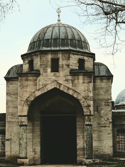 Free Captivating view of a historic Ottoman-style dome entrance, showcasing classic architectural elegance. Stock Photo