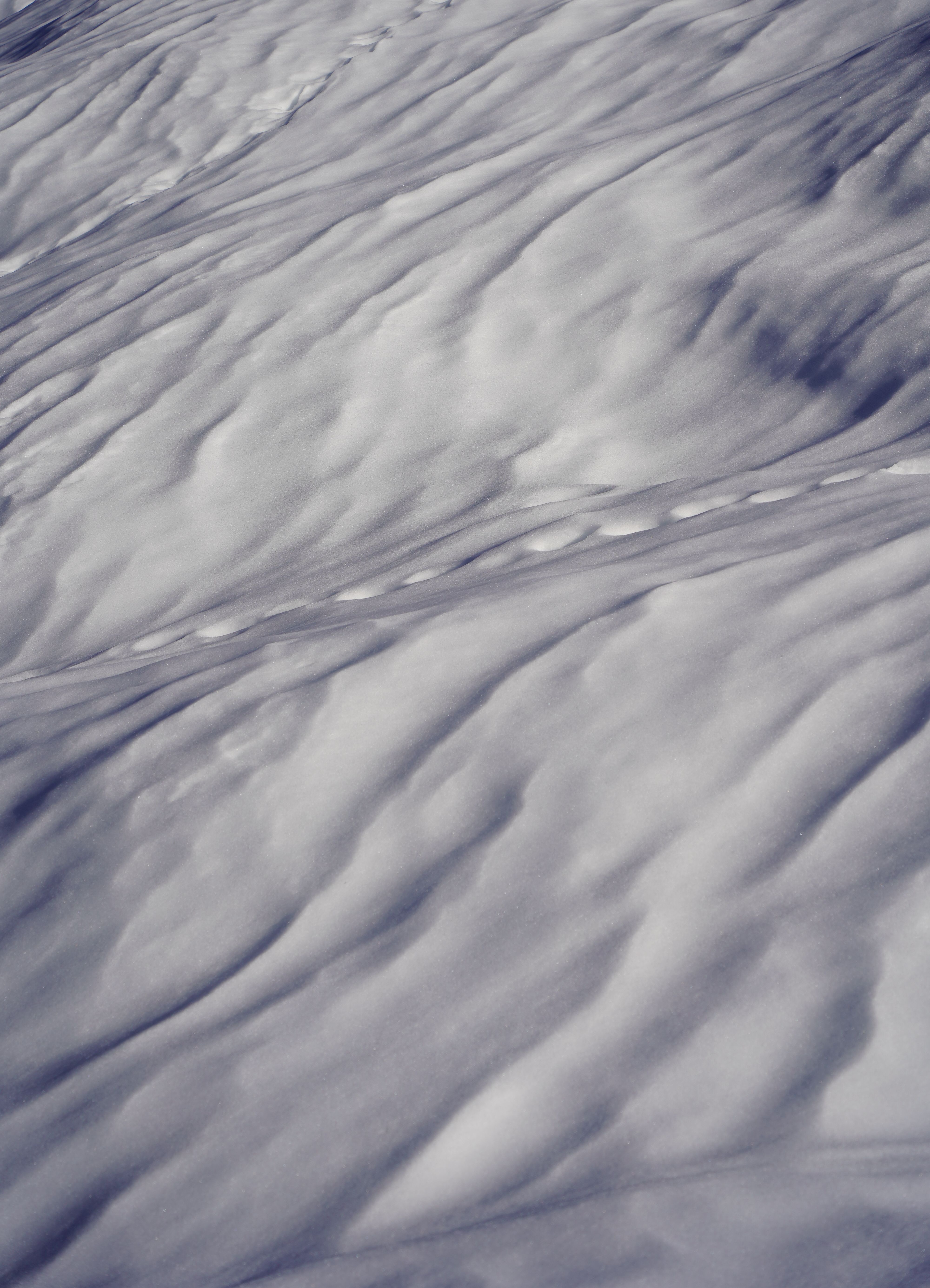 Abstract Snow Texture with Ripples and Patterns · Free Stock Photo