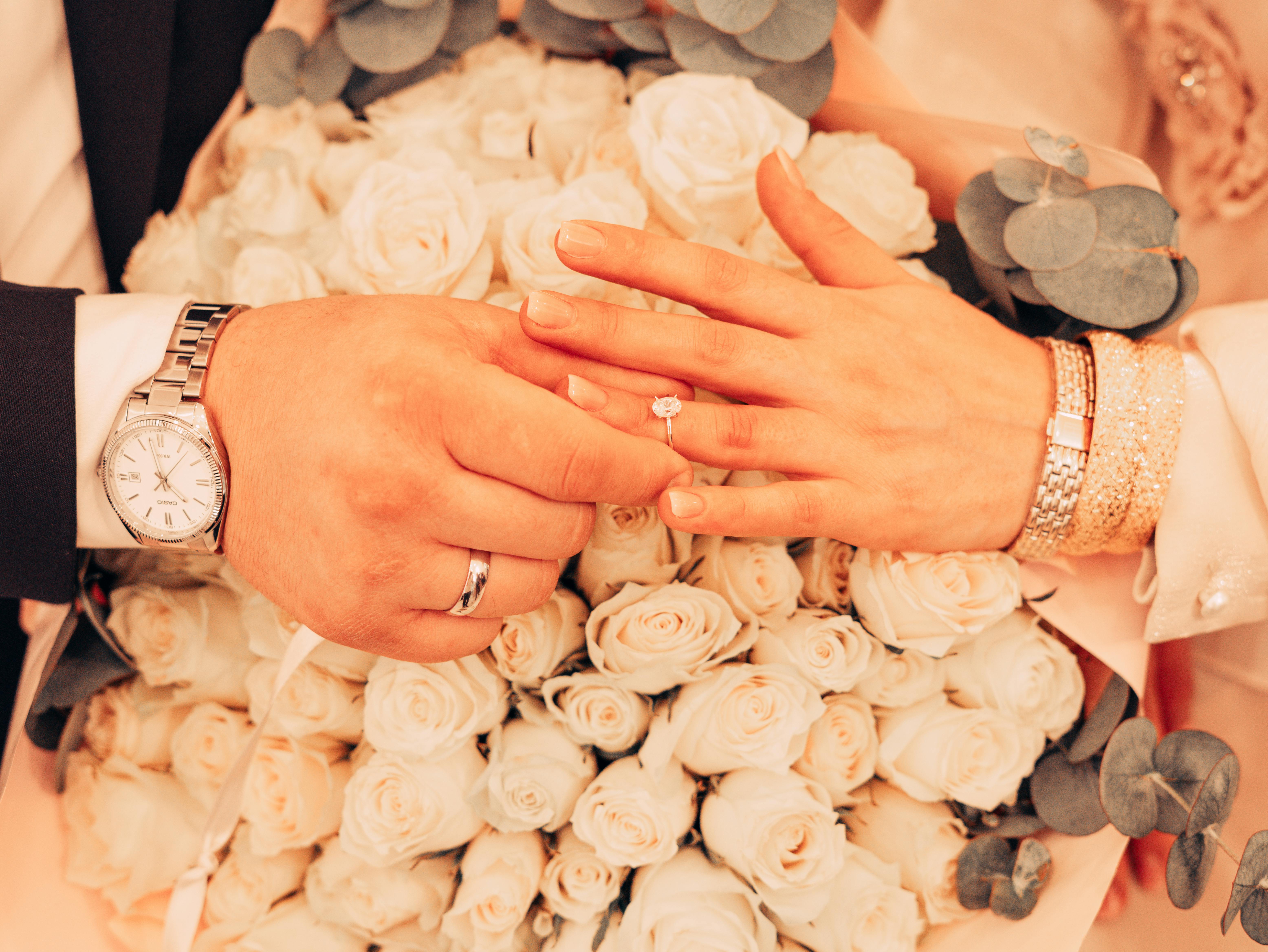 Abadikan Momen Unik Pernikahan Anda: Inspirasi Souvenir Penuh Makna