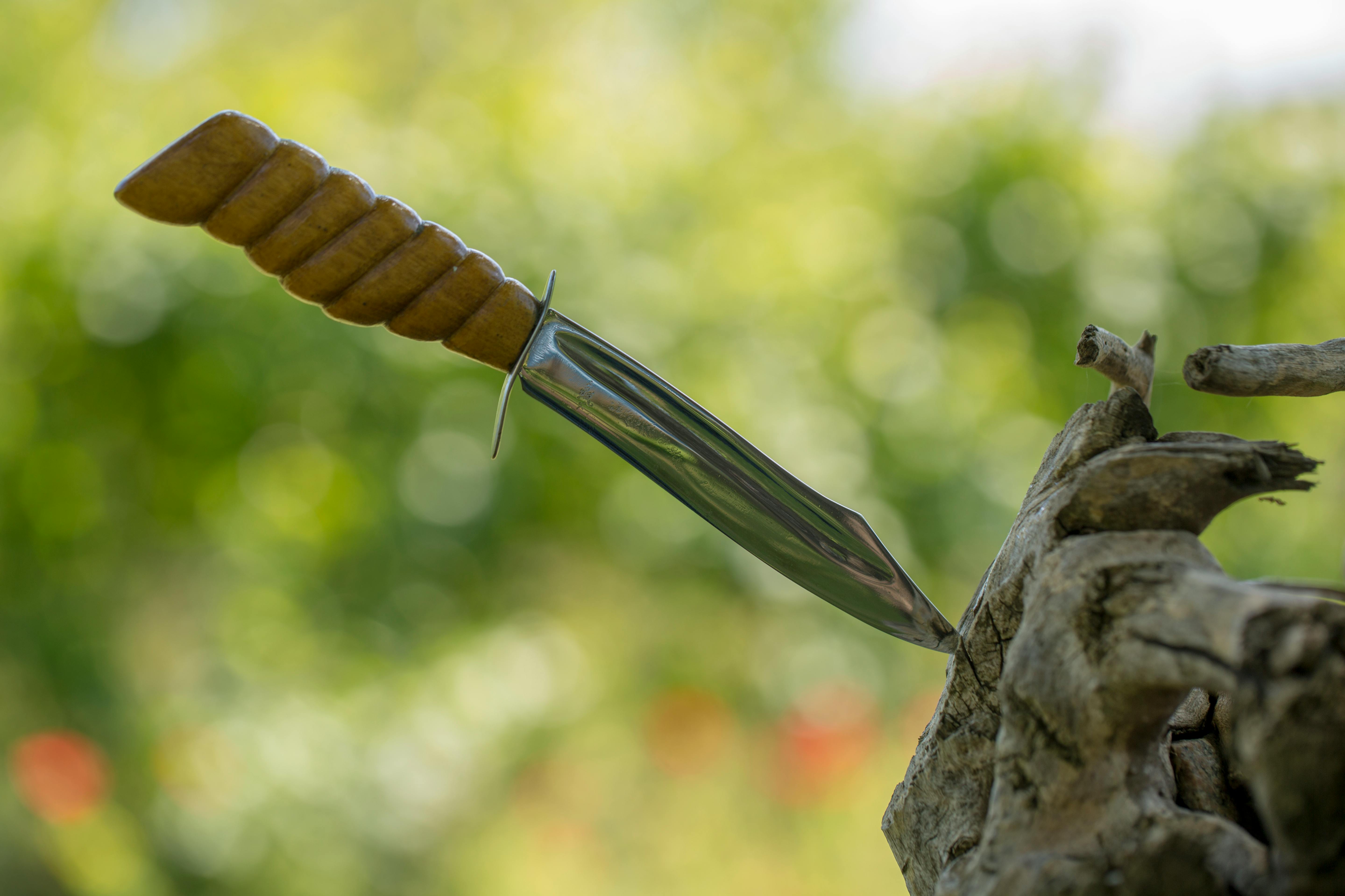Oversized Survival Knives With Hollow Handles