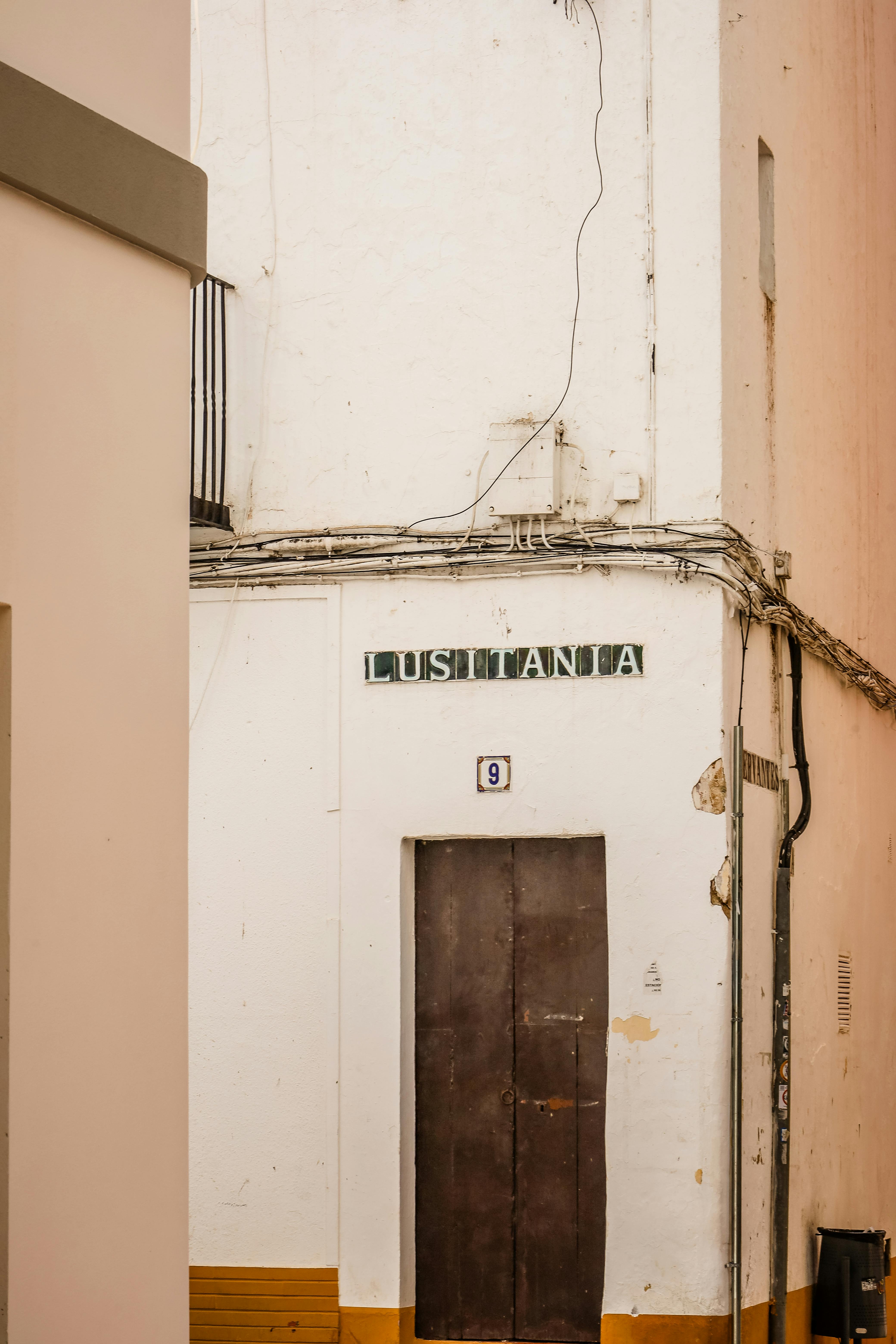 Gratis Et hyggeligt byhjørne indfanger essensen af ​​Ayamonte med rustik charme. Lagerfoto
