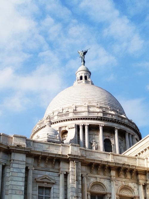 Free A view of Kolkata's iconic Victoria Memorial dome under a clear blue sky. Stock Photo
