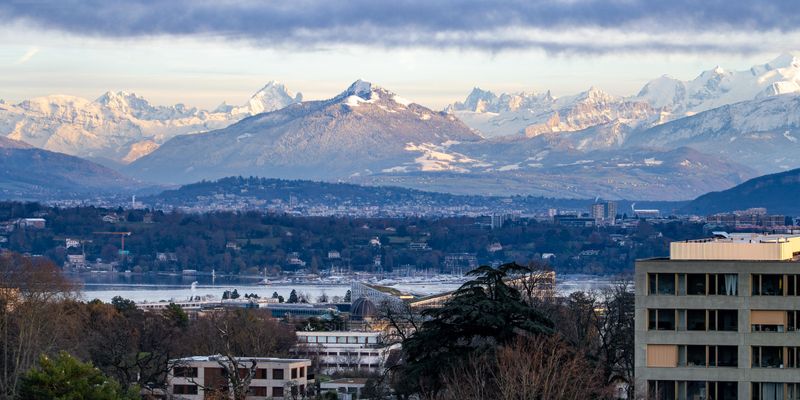Ginebra y los Alpes al fondo