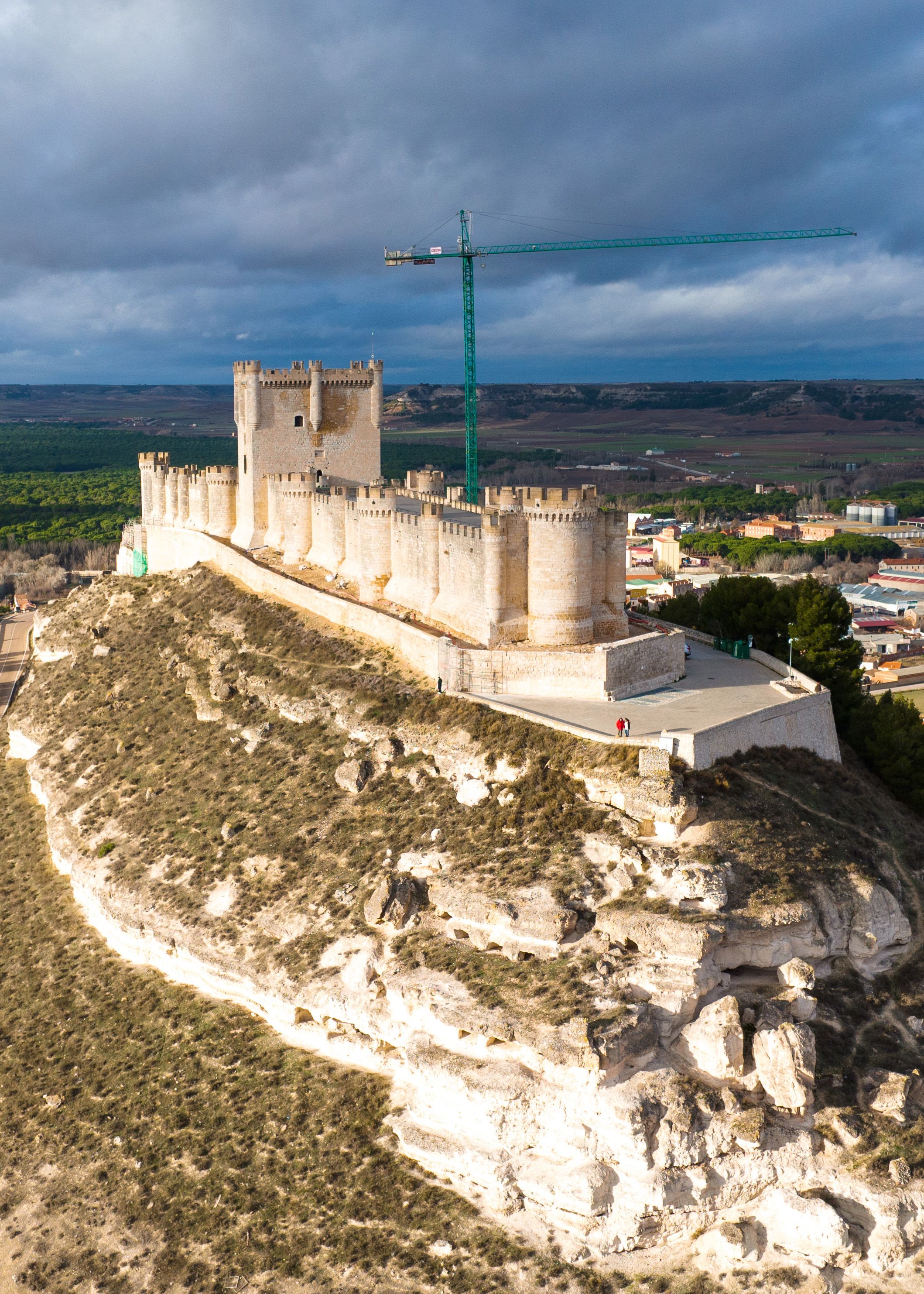 Stunning aerial view of Castillo de Peñafiel in Castilla y León, Spain.