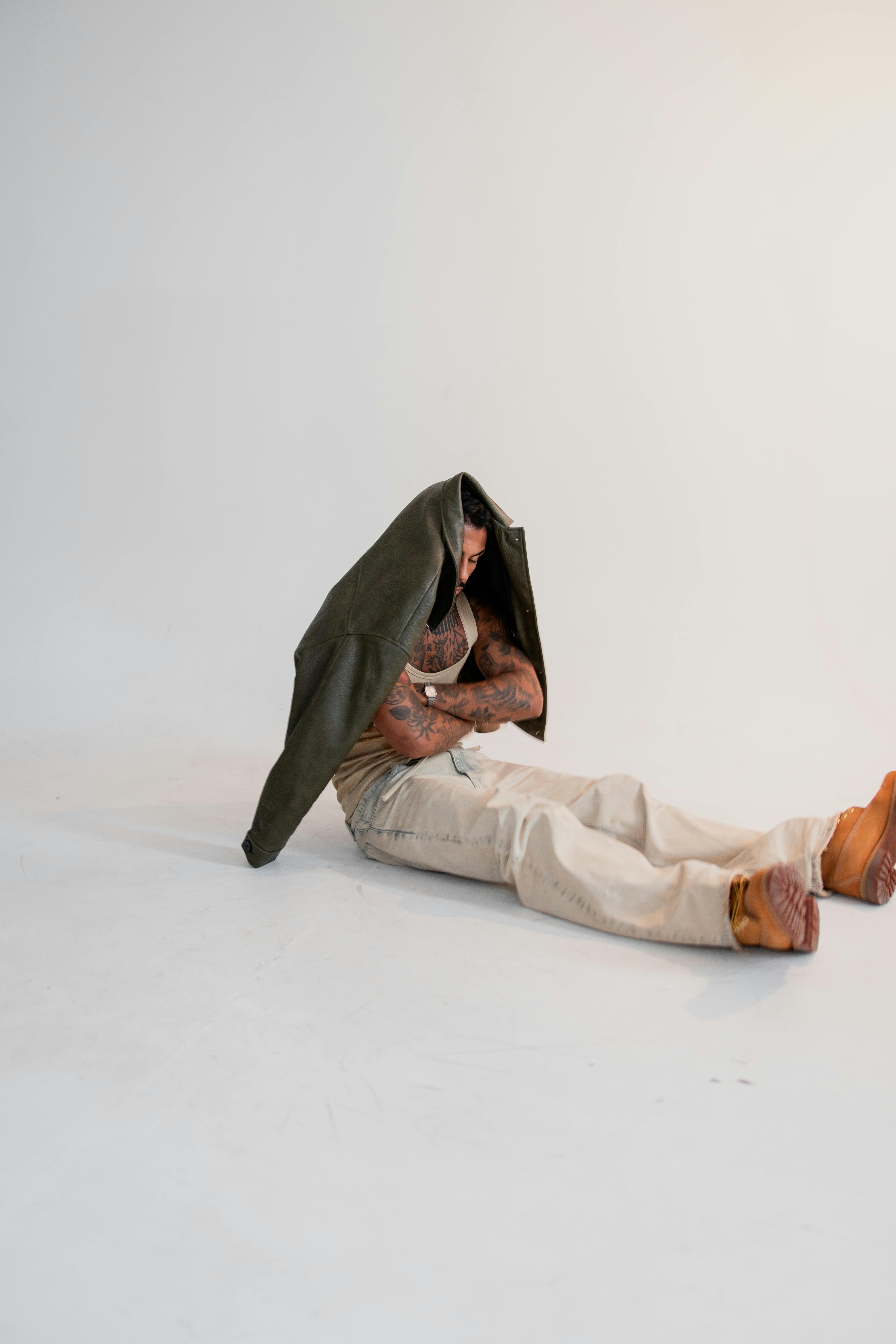 無料 カジュアルウェアー, クリエイティブポートレート, ジャケットの頭上の無料の写真素材 写真素材