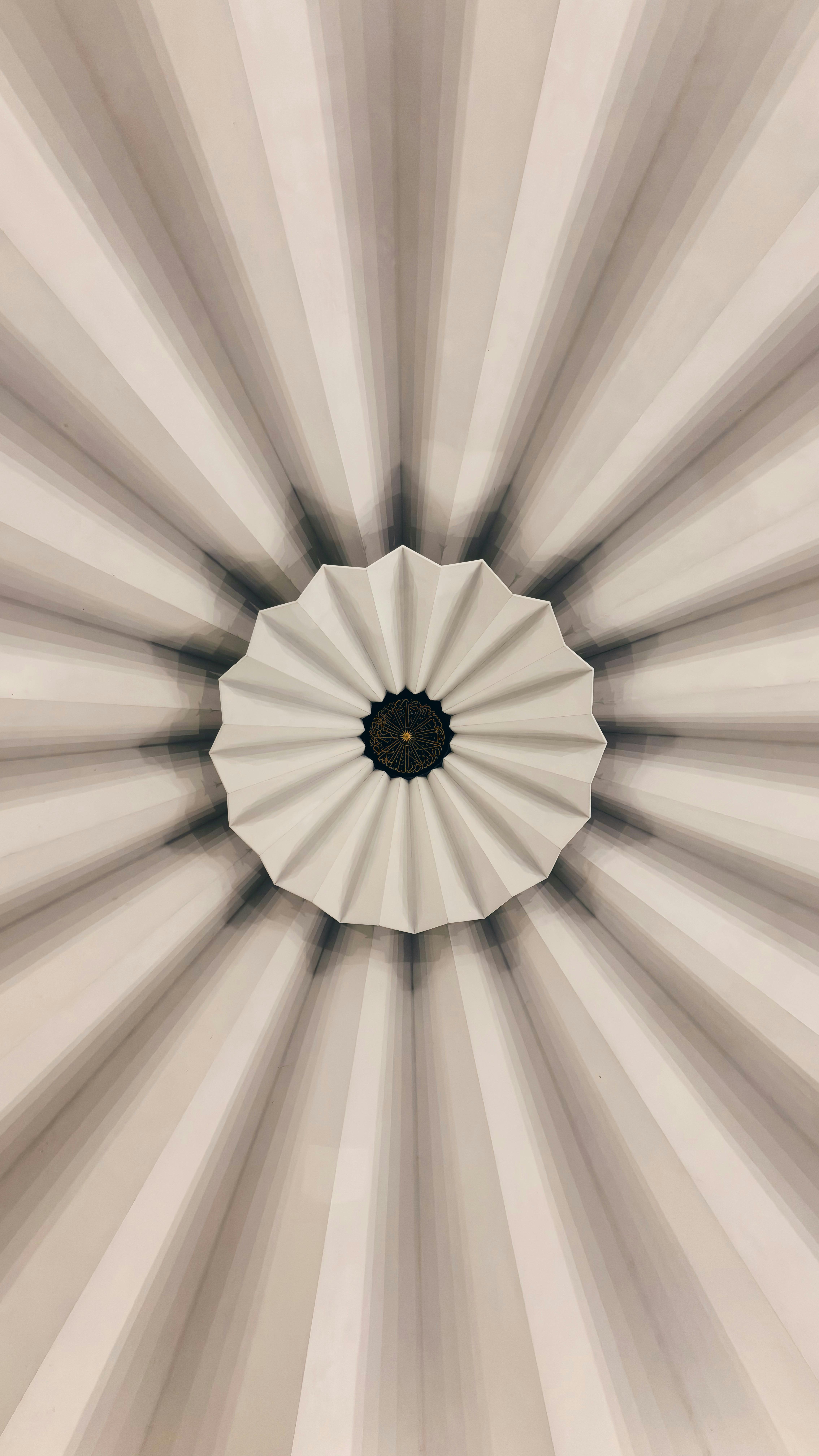 Gratis Kunstnerisk abstrakt tak med radial geometrisk design i Kuala Lumpur. Arkivbilde