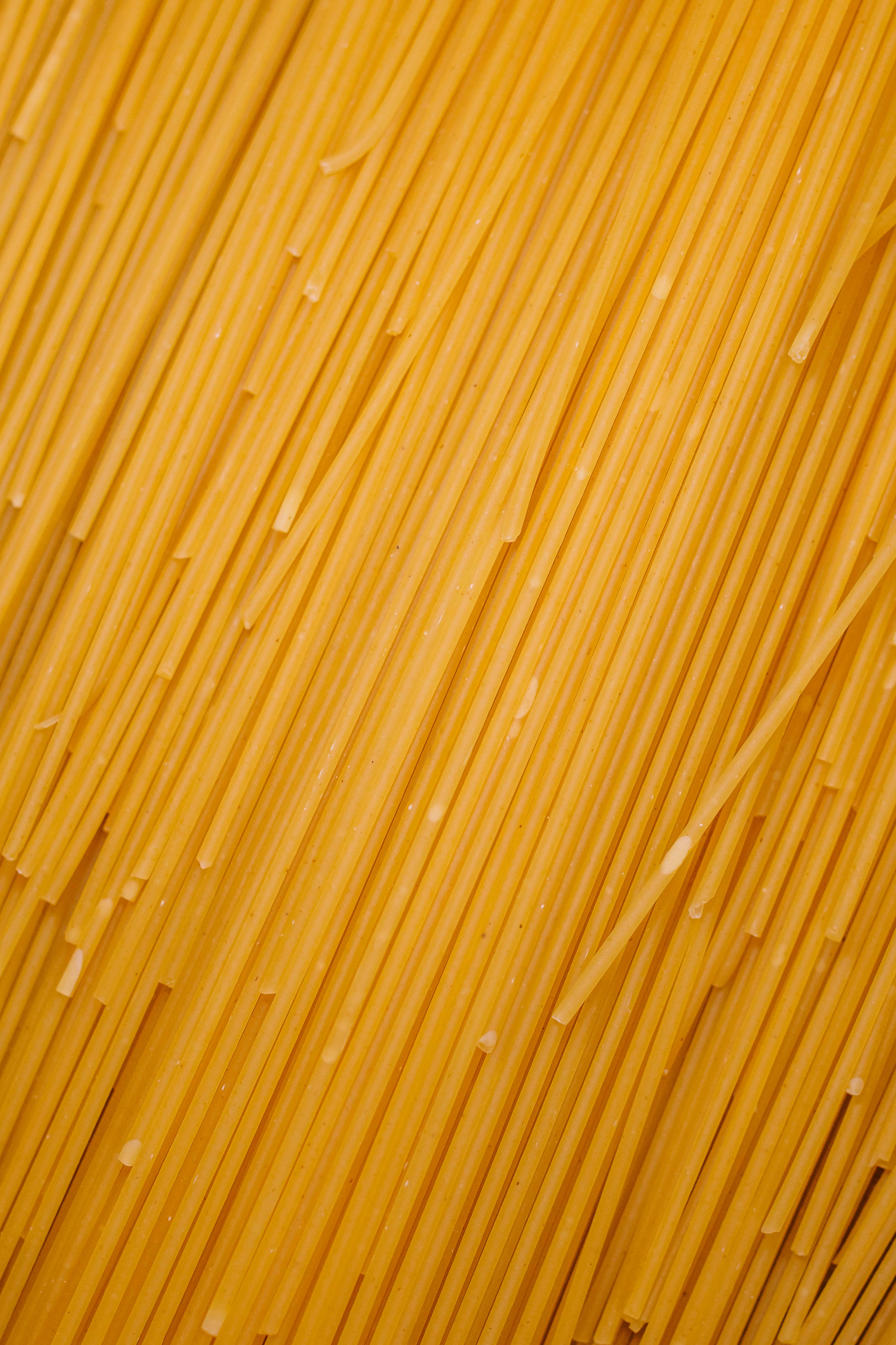 Gratis Fotografía macro detallada de fideos espaguetis crudos, perfecta para ilustrar las texturas de los alimentos. Foto de stock