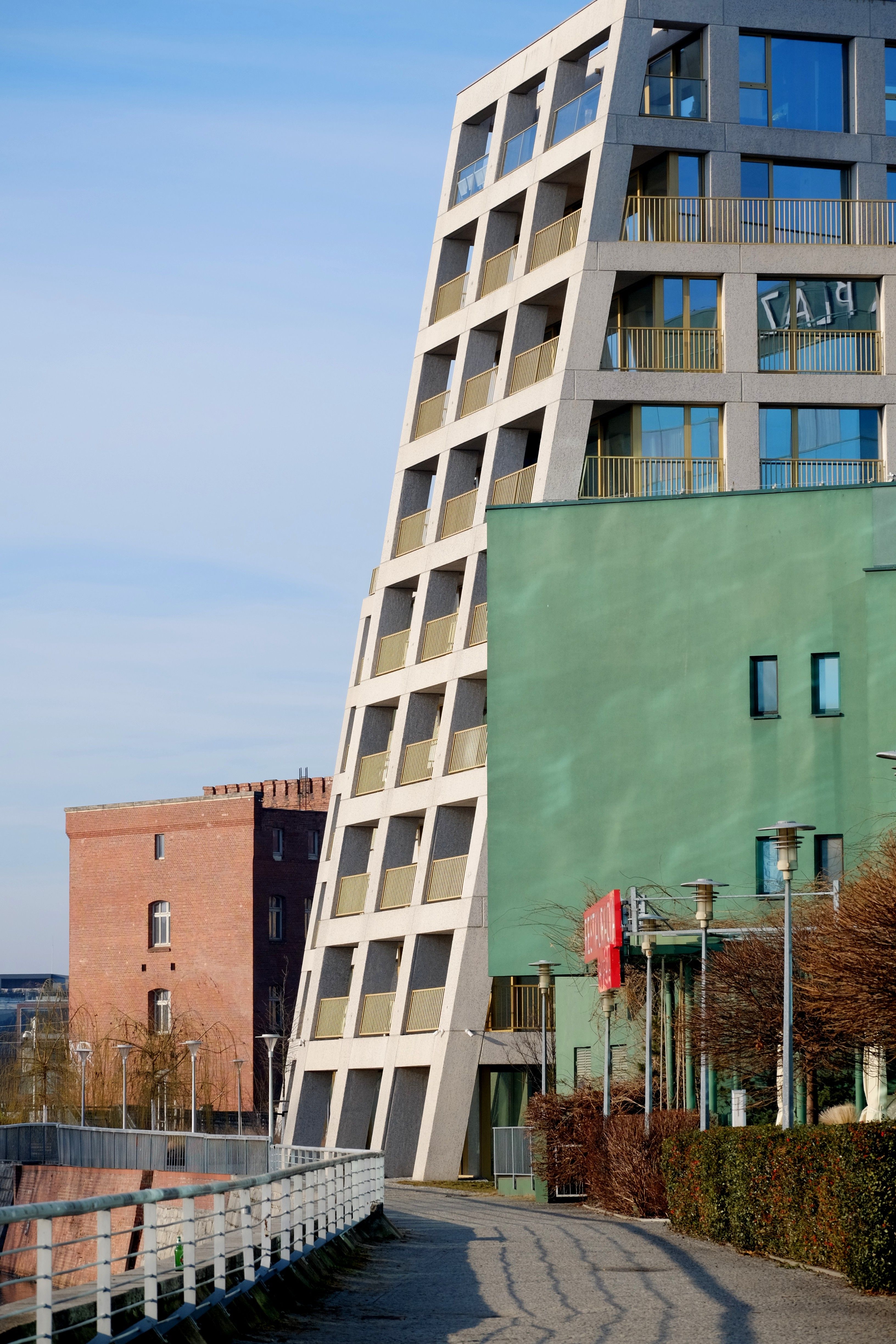 Modern Slanted Urban Architecture in Daylight · Free Stock Photo