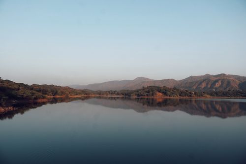 Free Serene lake with mountain reflections in Mount Abu, Rajasthan, India. Stock Photo