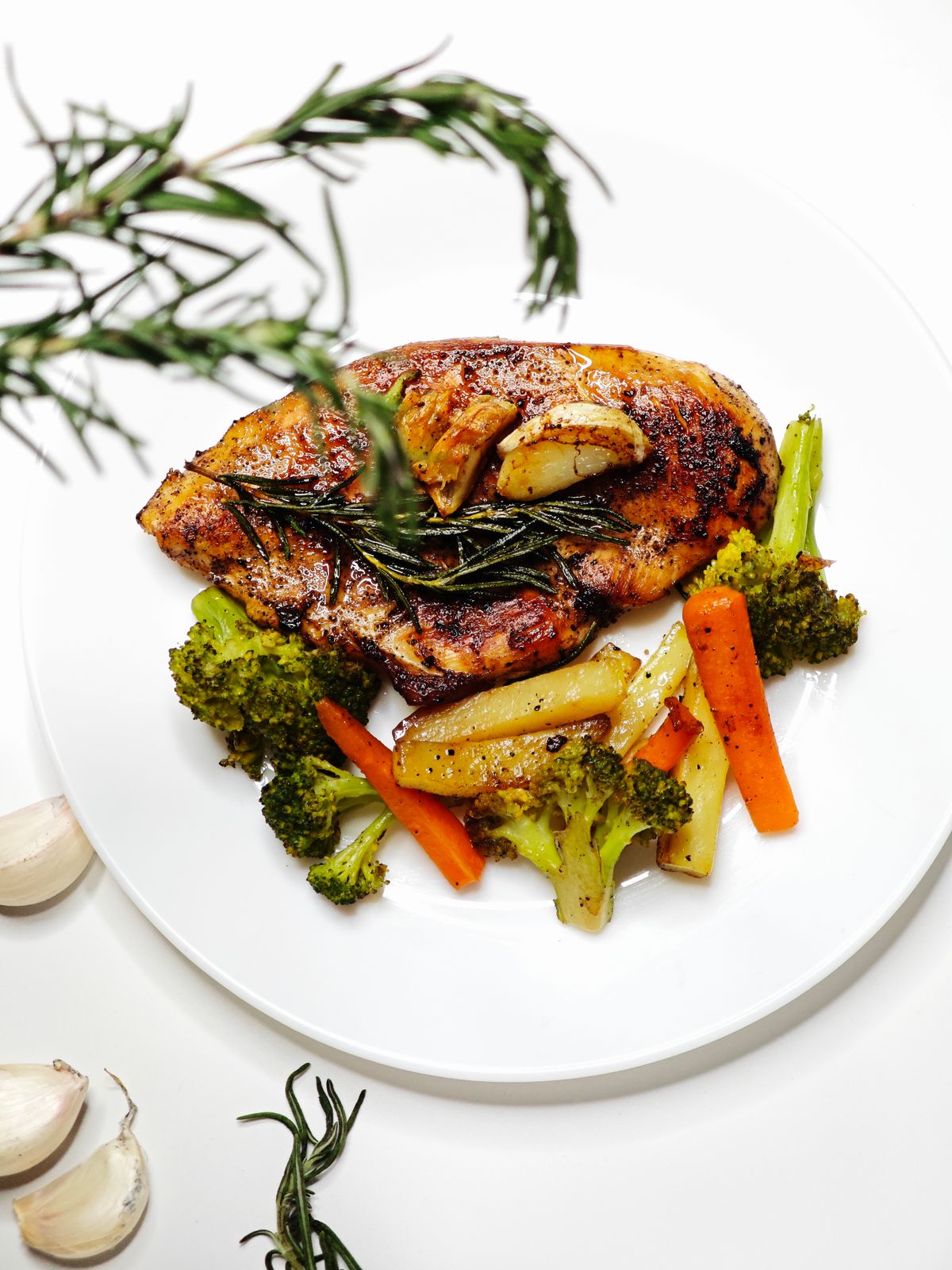 Plato de pollo con verduras