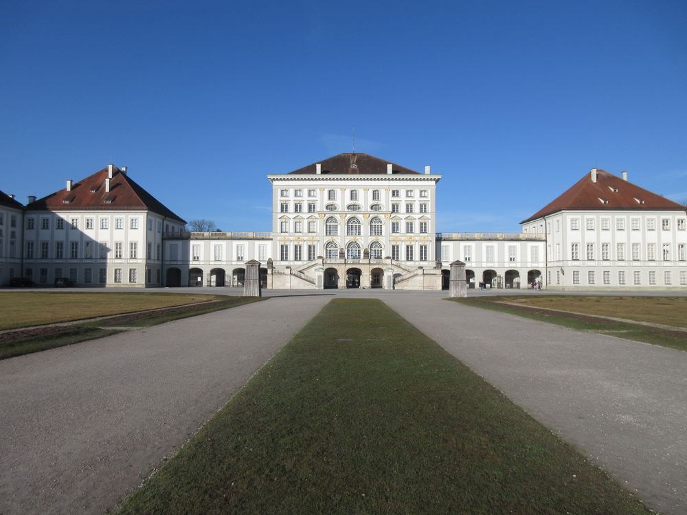 Fațada barocă a Palatului Nymphenburg din München