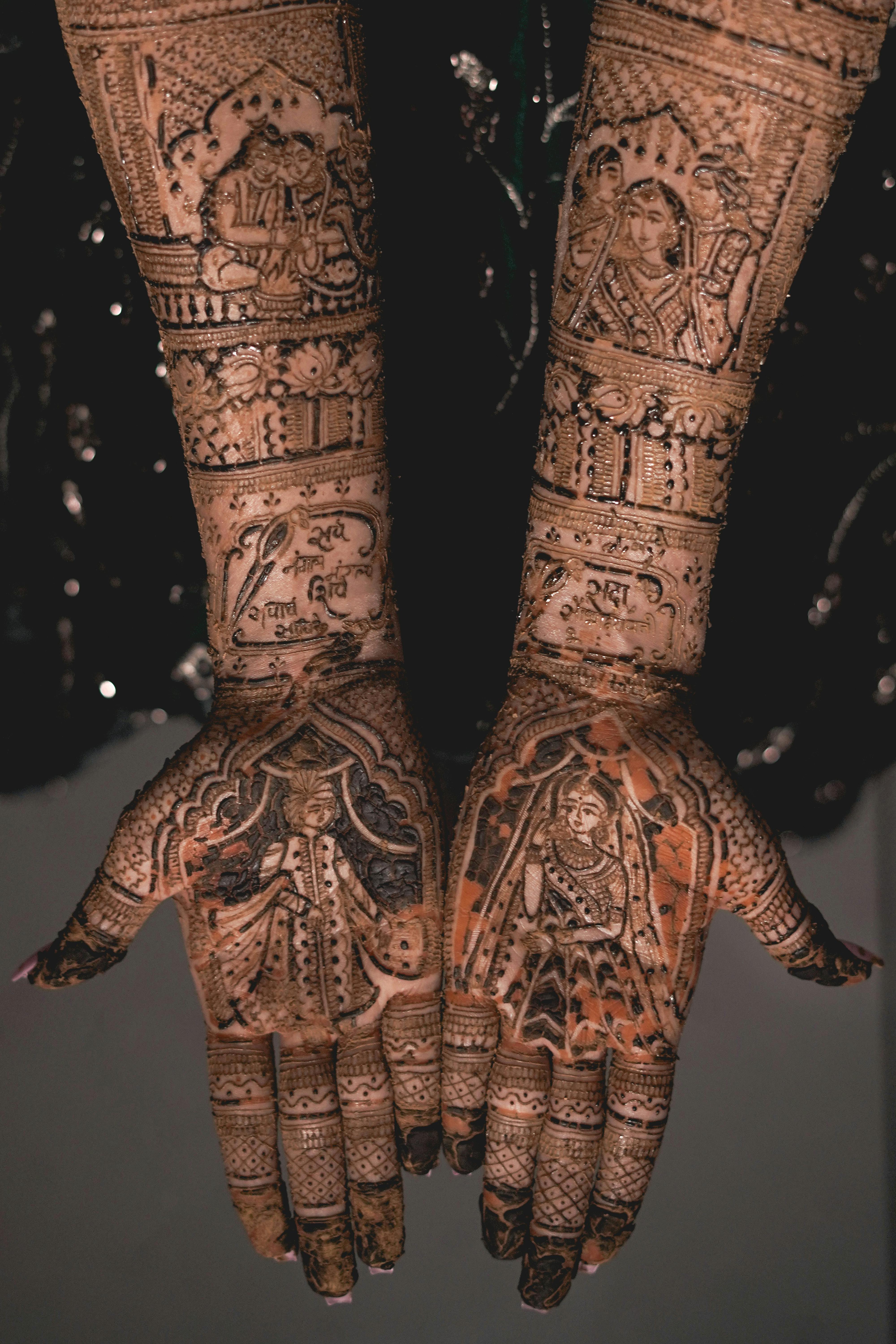 Gratis Vakkert detaljert mehndi-design for brudekjoler på hendene, som viser frem tradisjonell indisk kunst. Arkivbilde