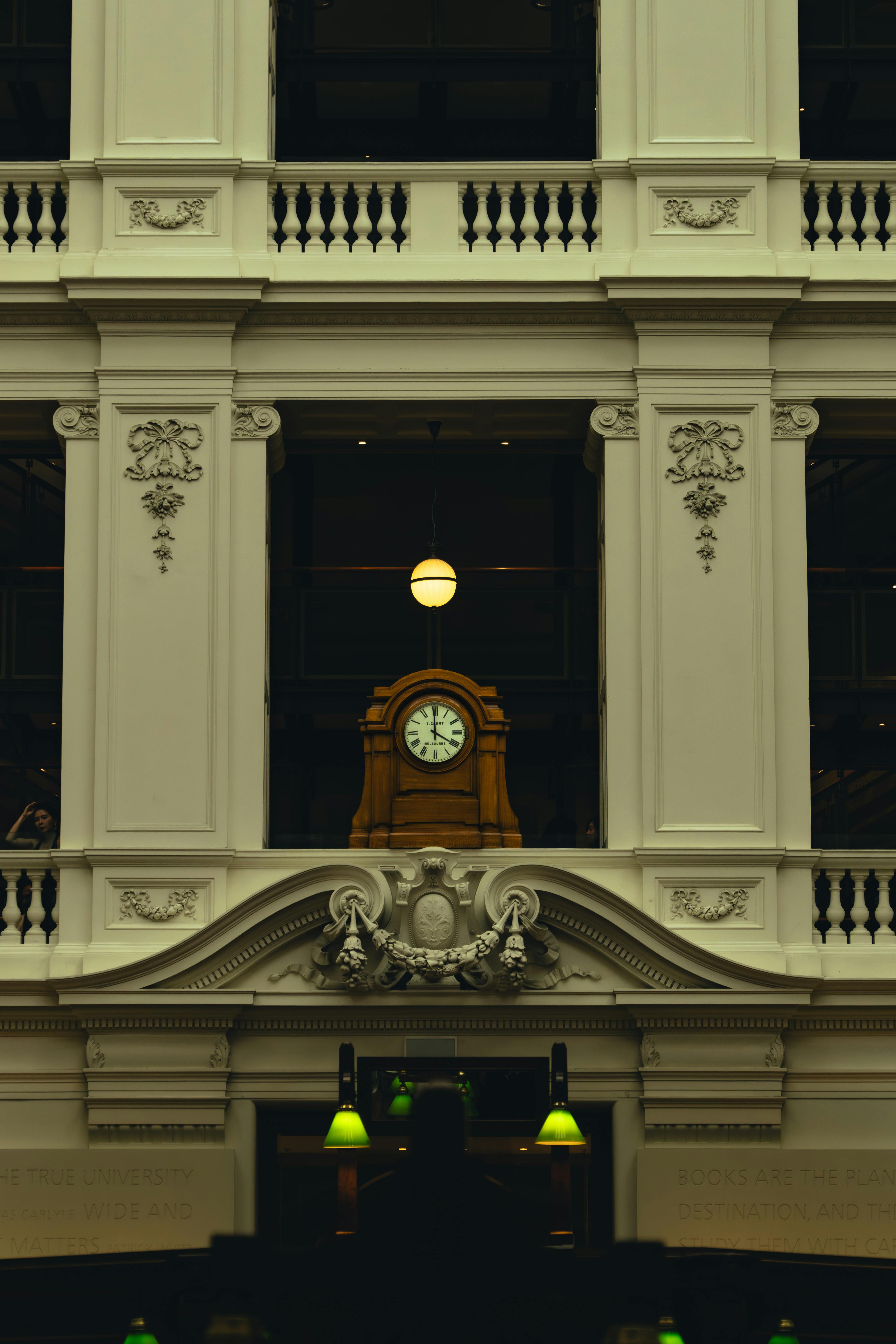 Gratis Elegante vista di un orologio decorato in un edificio storico a Melbourne, Australia. Foto a disposizione