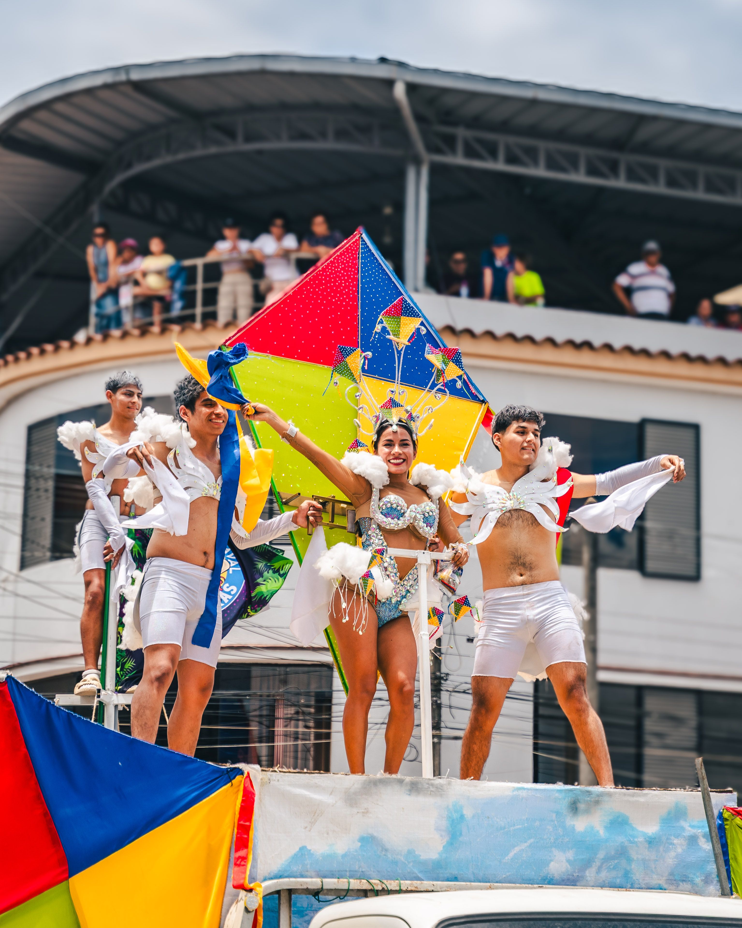 A detailed guide to the Rio de Janeiro carnival and other largest carnivals