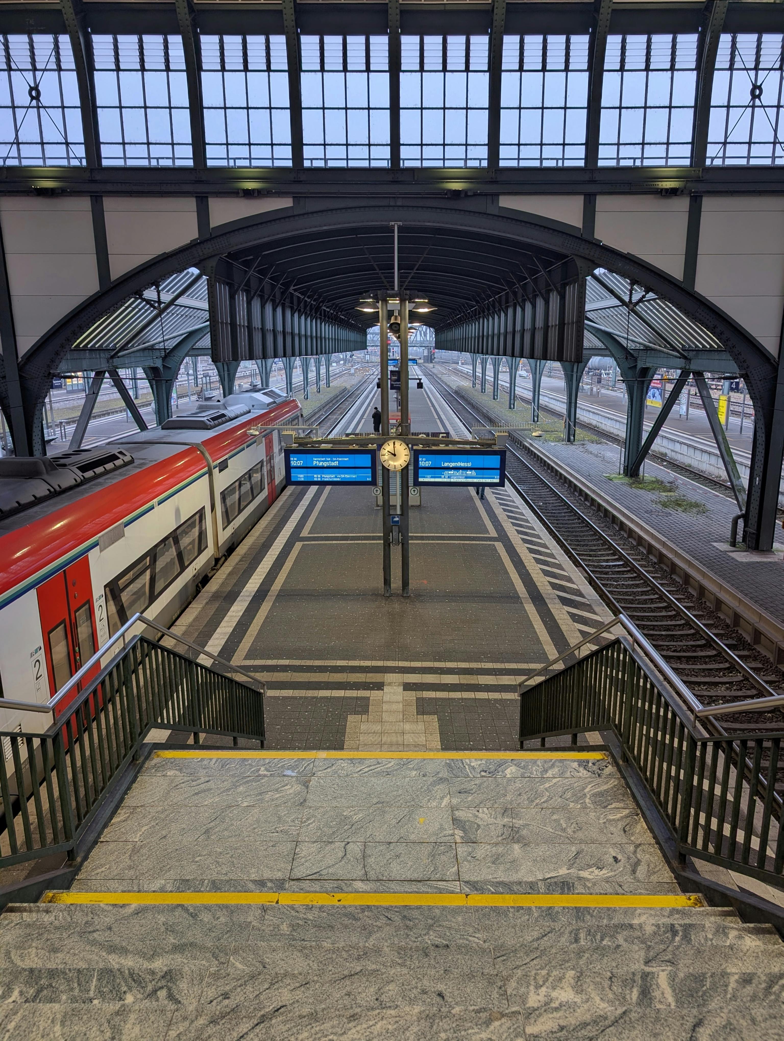 無料 ステーションクロック, デジタルボード, プラットフォームの無料の写真素材 写真素材