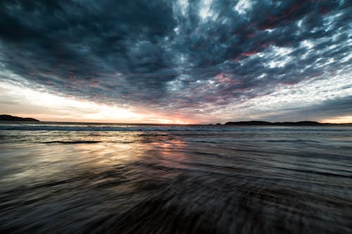 Kostenloses Stock Foto zu dramatischer himmel, meer, ozean