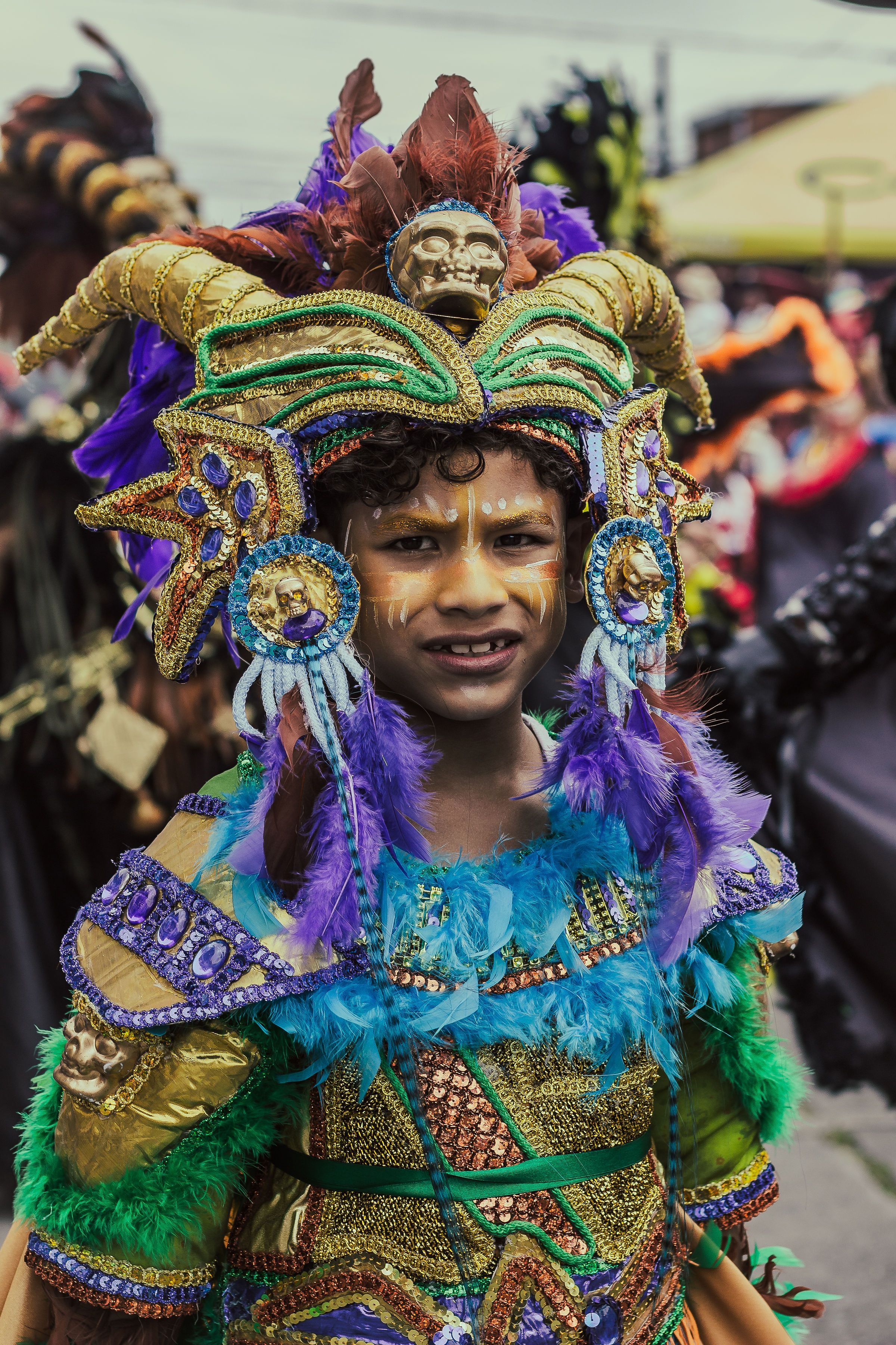 El Carnaval no termina en febrero: los talleres que lo preparan todo el año