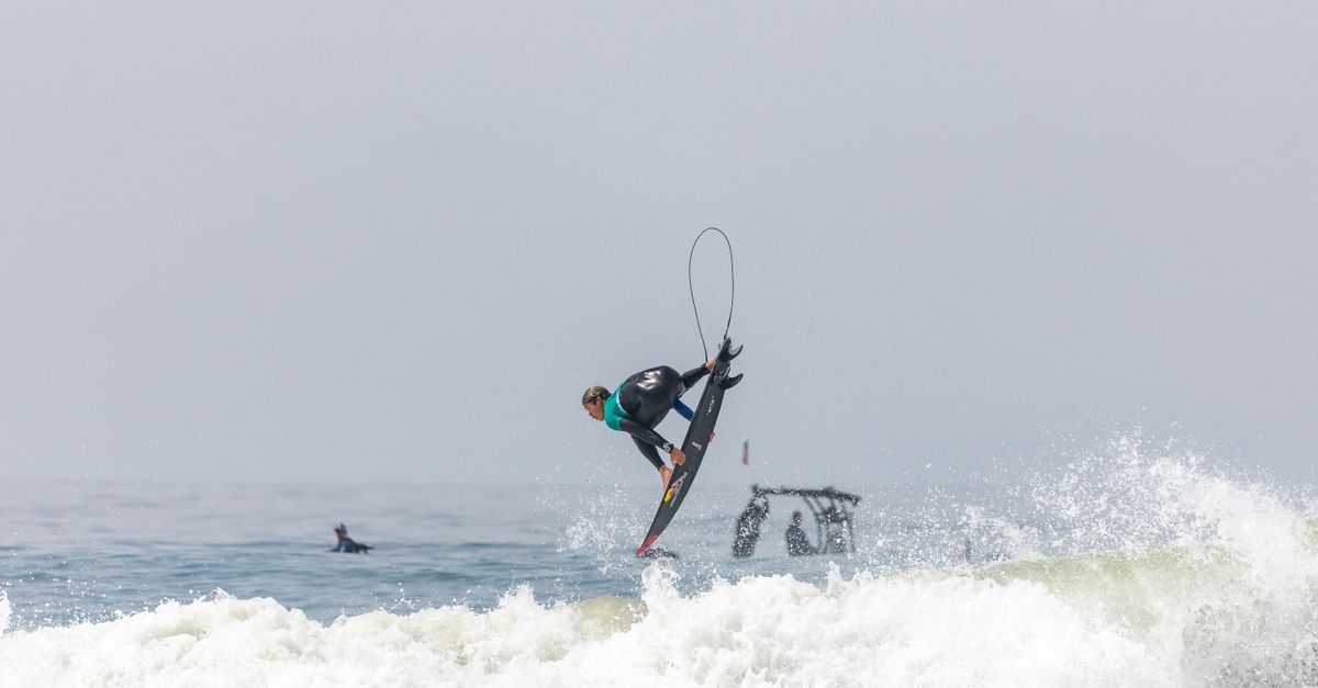 Yago Dora assume a liderança da WSL após avançar às quartas em Trestles