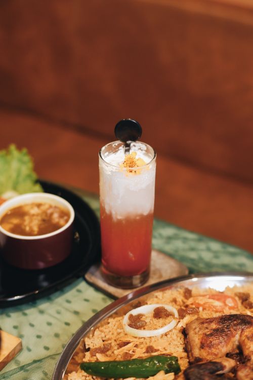Free A tasty Indonesian dish paired with a refreshing drink, perfect for Ramadan Iftar. Stock Photo