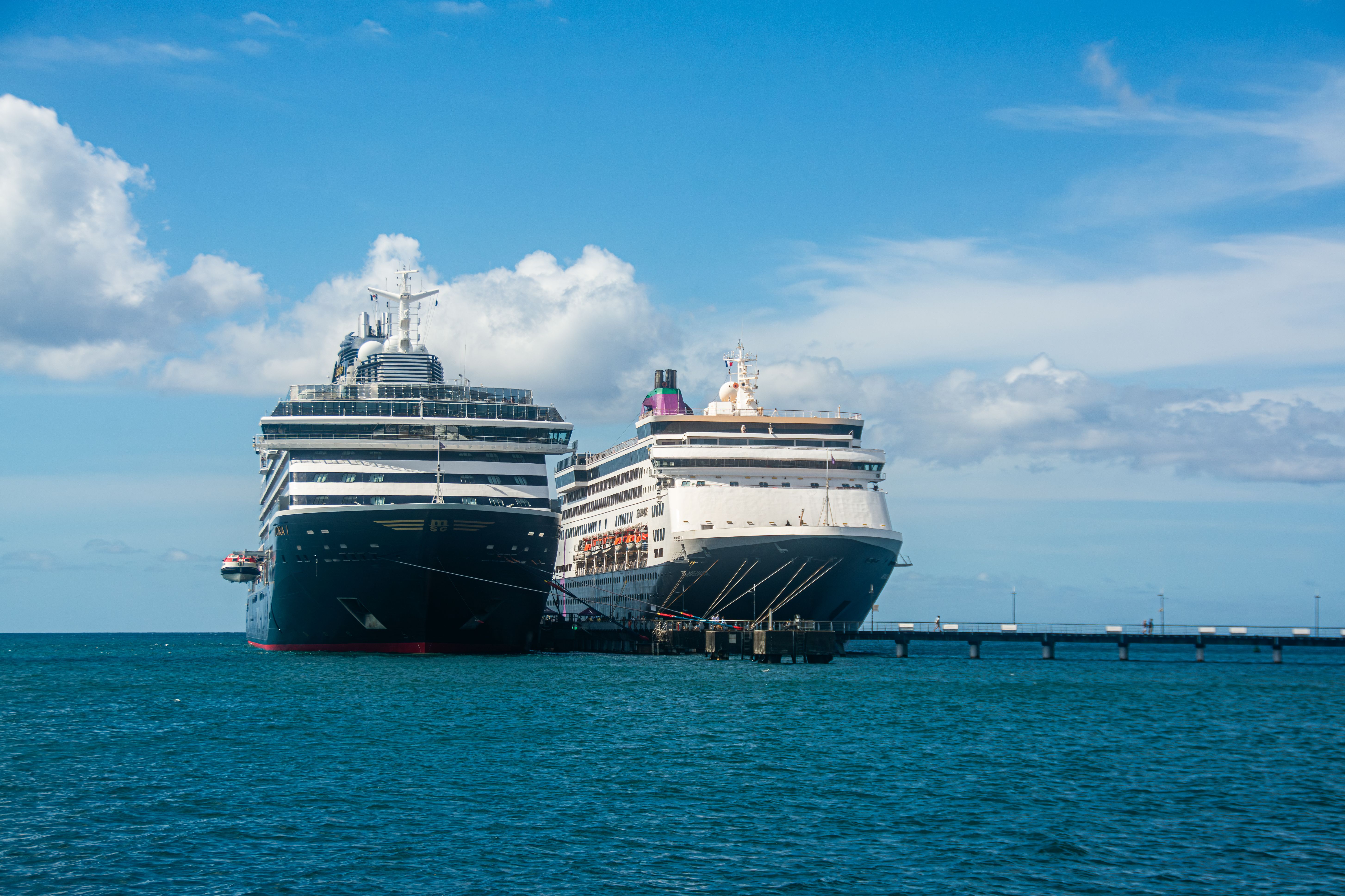 Millonario vive en cruceros por 25 años y revela el precio oculto de su paraíso: no es el dinero.