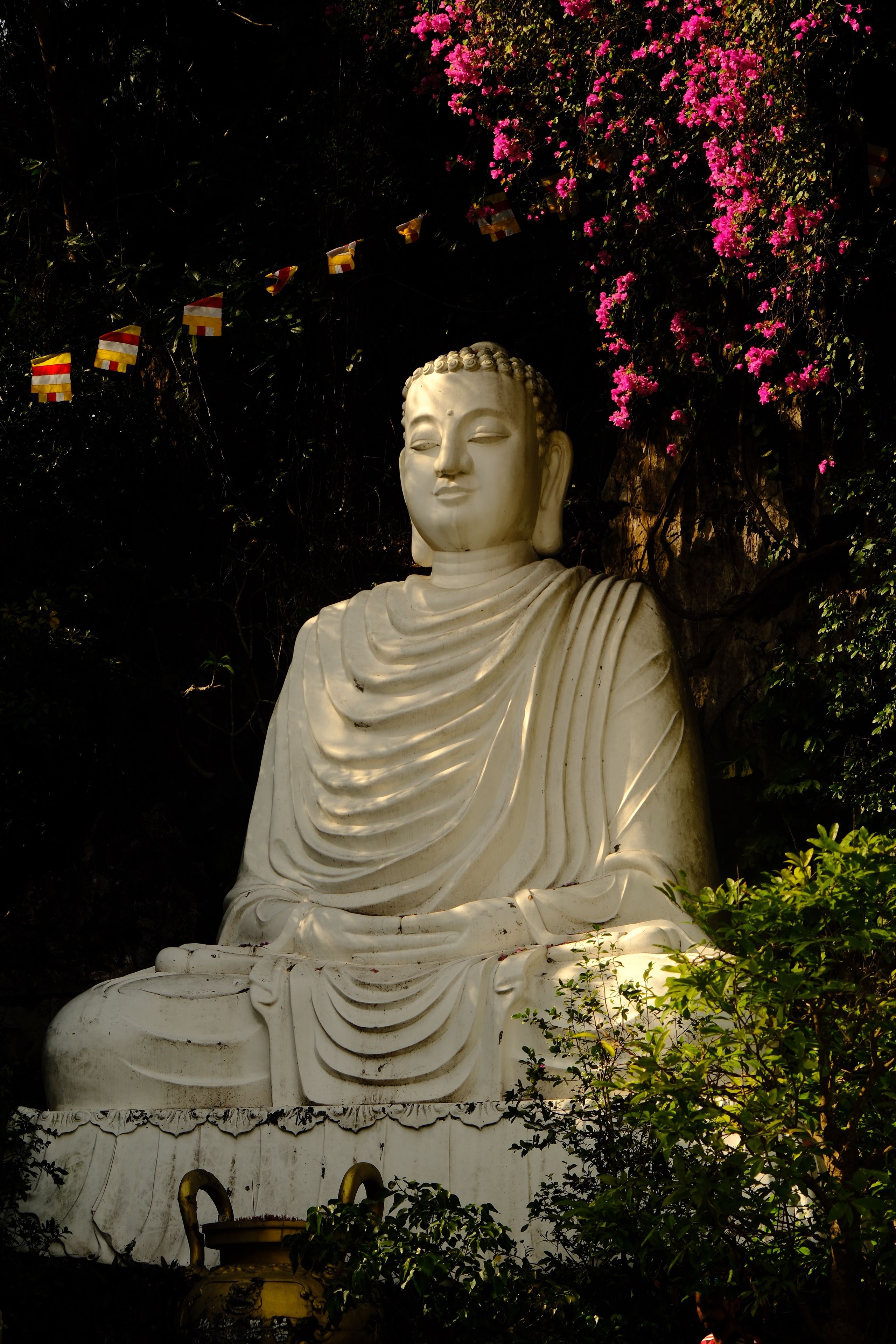 Serene Buddha Statue in Outdoor Garden · Free Stock Photo