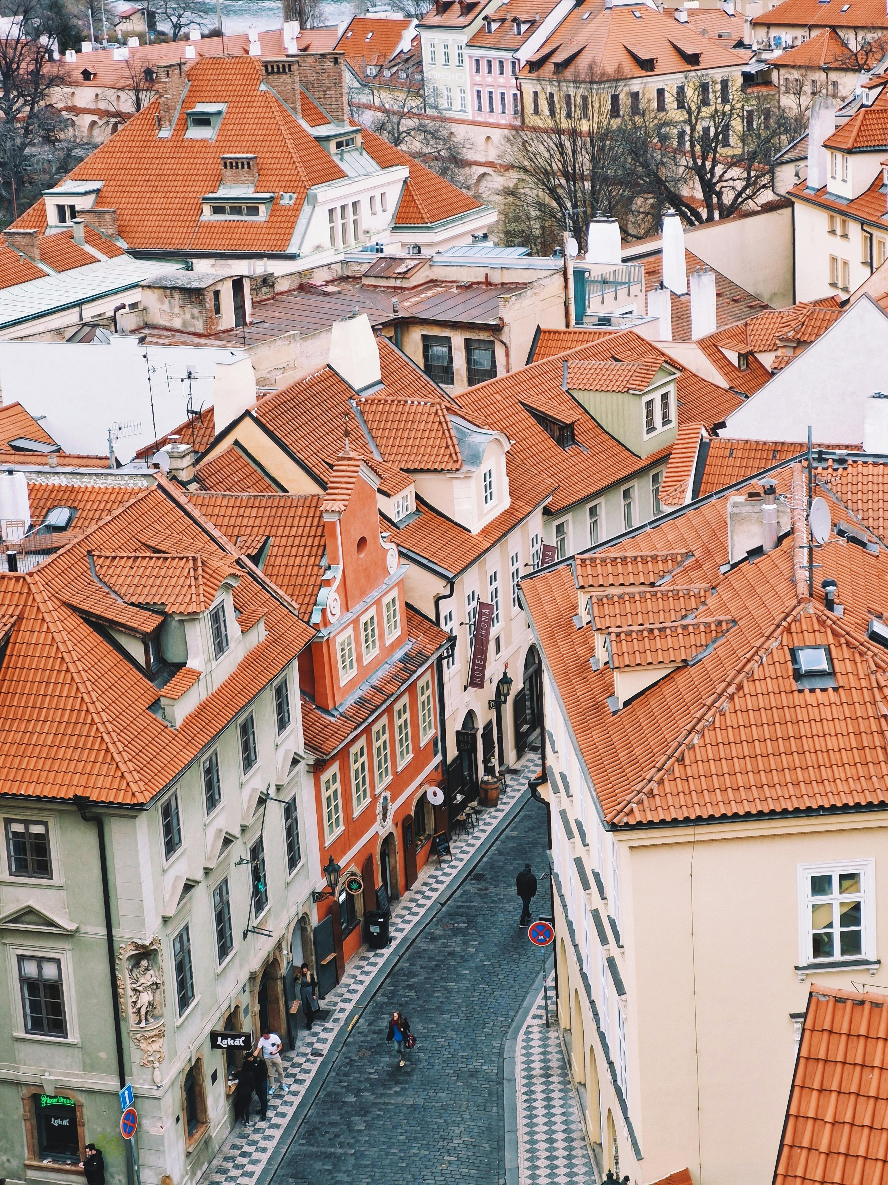 Vue aérienne de Prague, vieille ville et toits historiques