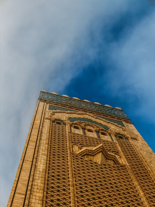 Free Majestic view of Hassan II Mosque minaret against a vibrant blue sky in Casablanca, Morocco. Stock Photo
