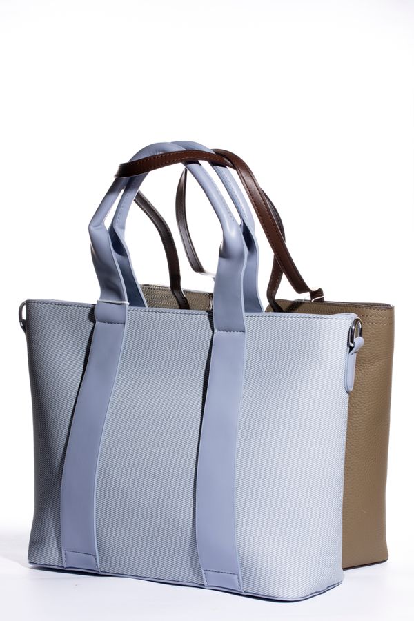 Two soft-structured totes standing on a pale studio backdrop — photo by Valentin Ivantsov on Pexels