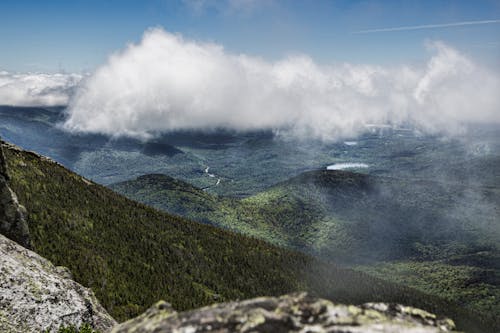 Ilmainen kuvapankkikuva tunnisteilla maisema, mäkinen, metsä