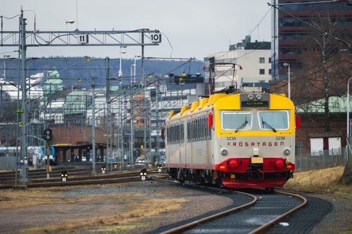 Free Bright yellow and red train at a station, showcasing urban travel and transportation. Stock Photo