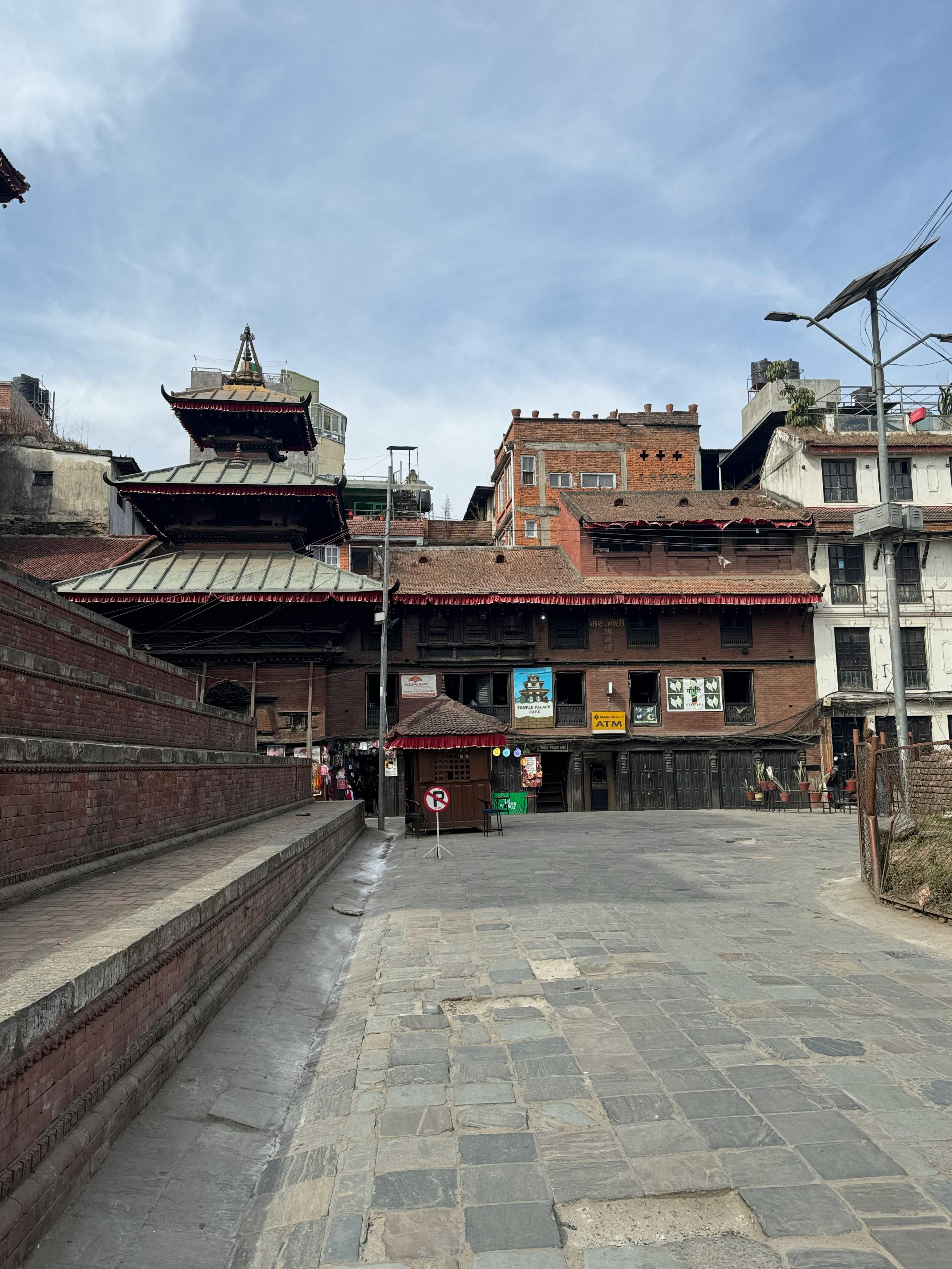 無料 ネパールのカトマンズのダルバール広場にある歴史的建造物の美しい景色。 写真素材