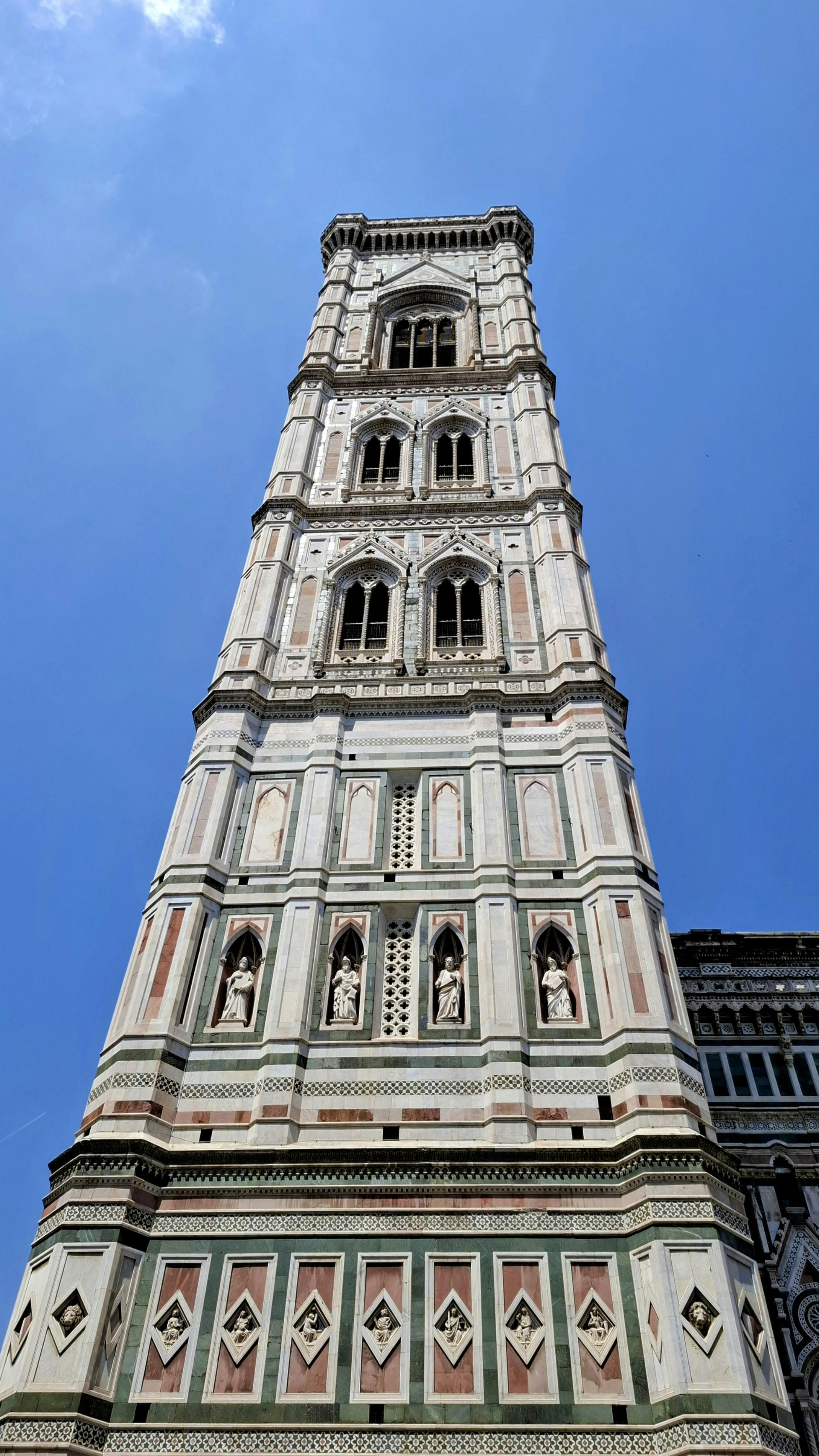 無料 ゴシック建築を展示するフィレンツェのジョットの鐘楼の素晴らしい眺め。 写真素材