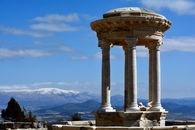 Stunning view of the ancient nymphaeum in Gölhisar, Türkiye with mountains in the background.